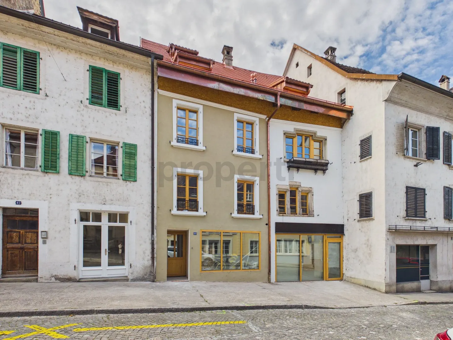 Immeuble mixte au cSur de la vieille ville de Porrentruy :  rénovation complète en cours, livraison clé en main - Foto 1 di 8