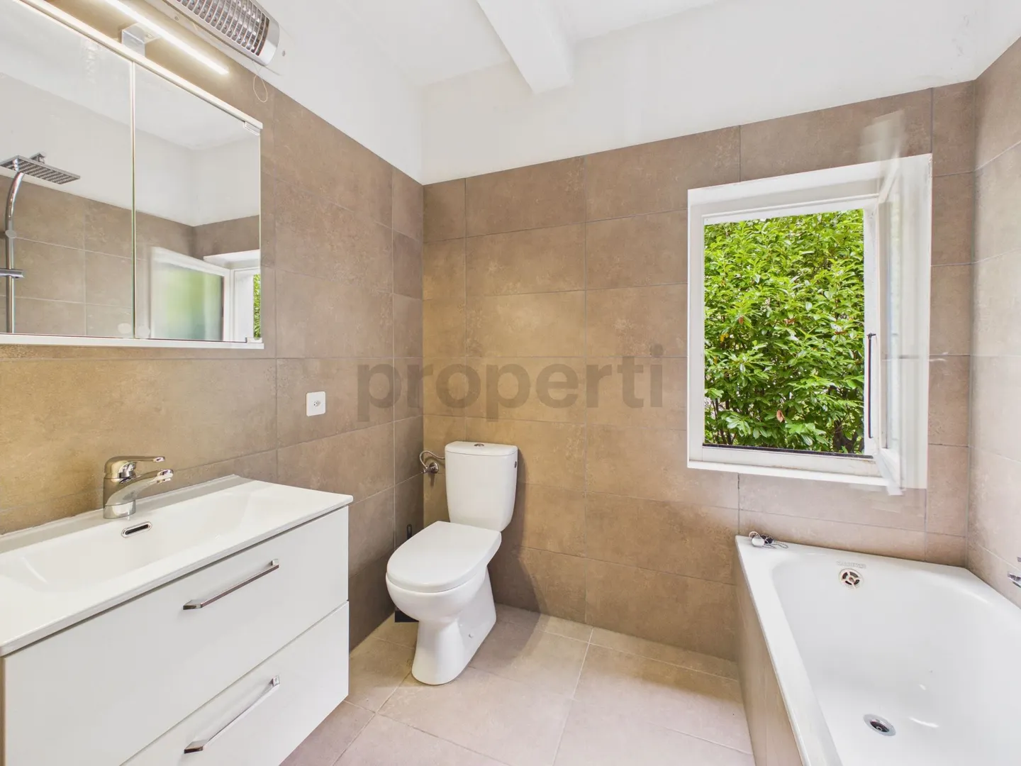 Casa bifamiliare con vista panoramica in zona residenziale di Cugnasco - Photo 11 sur 13