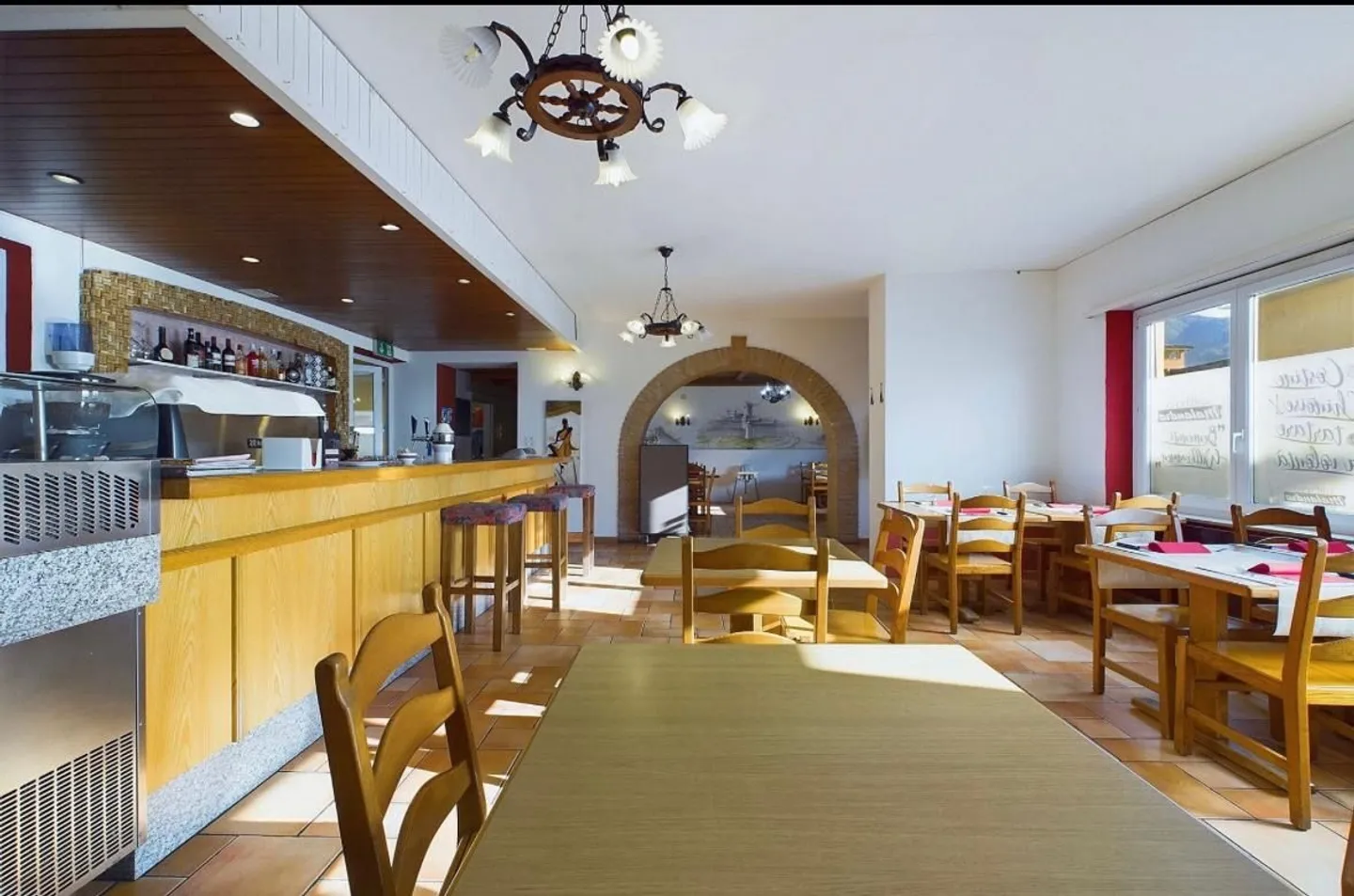 Charmant immeuble résidentiel et commercial avec potentiel à Sanmentina - Photo 2 sur 12