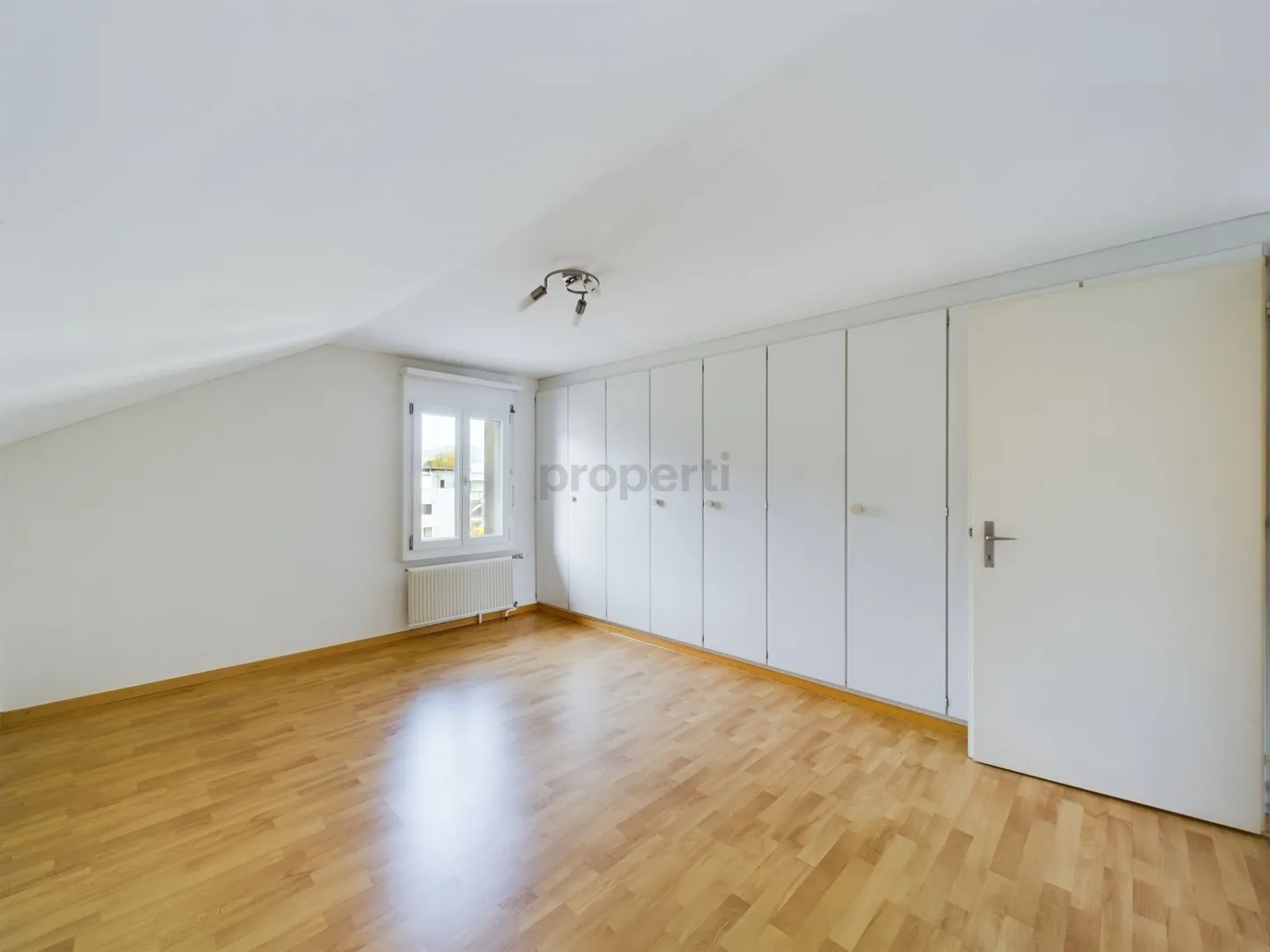 Incantevole appartamento maisonette con 5 stanze e vista mozzafiato a Balsthal - Foto 6 di 13