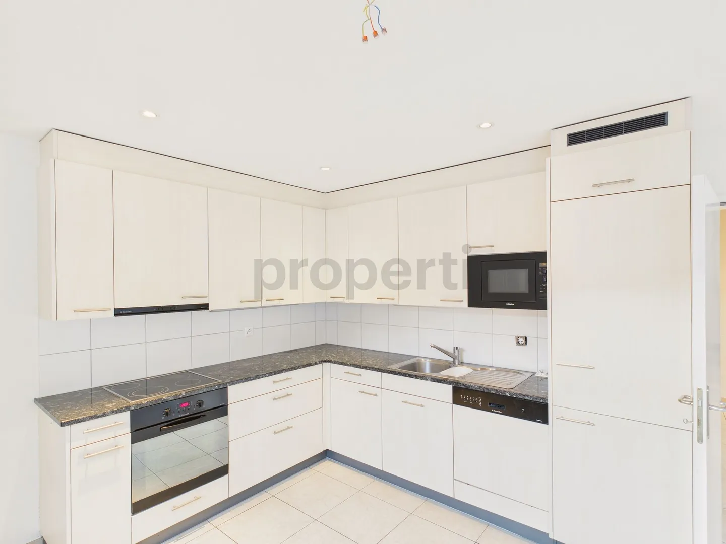 Moderne 4-Zimmer-Wohnung in Büsserach - Foto 2 von 12