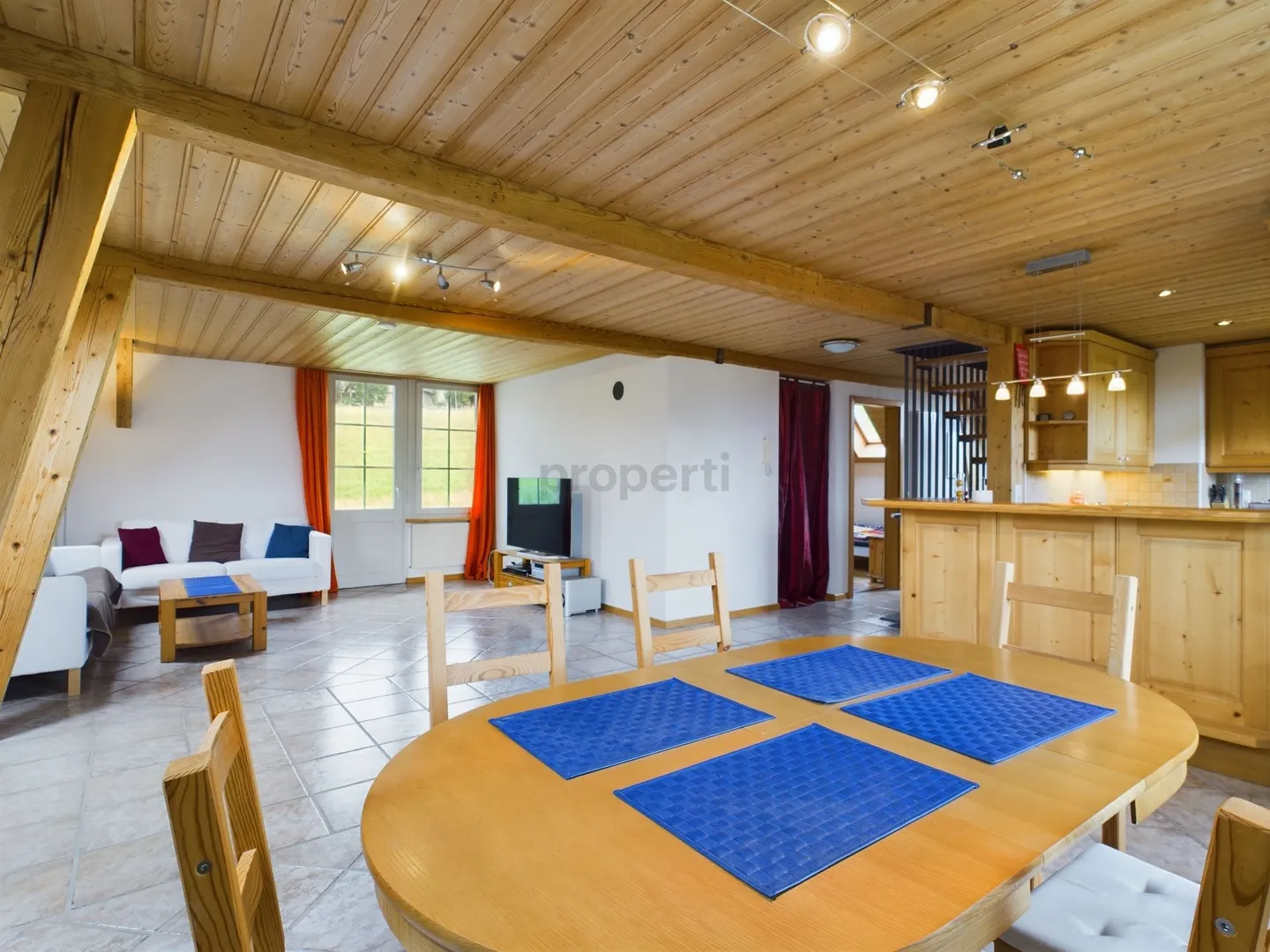 Charmante maisonette de 4,5 pièces avec balcon à Enggistein - Photo 4 sur 10