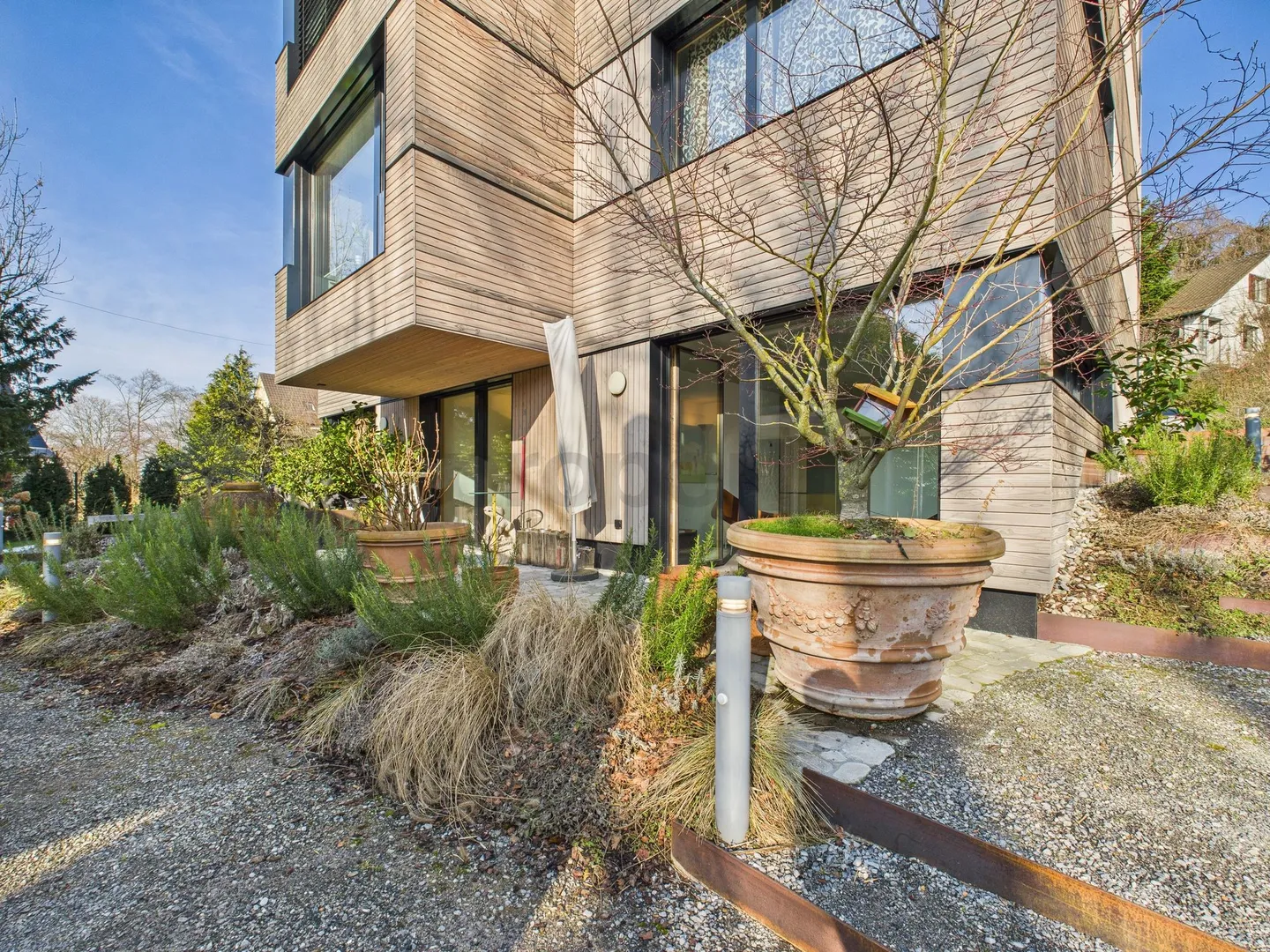 Modern 2.5-room apartment with garden seating area in Zurich - Photo 6 of 10