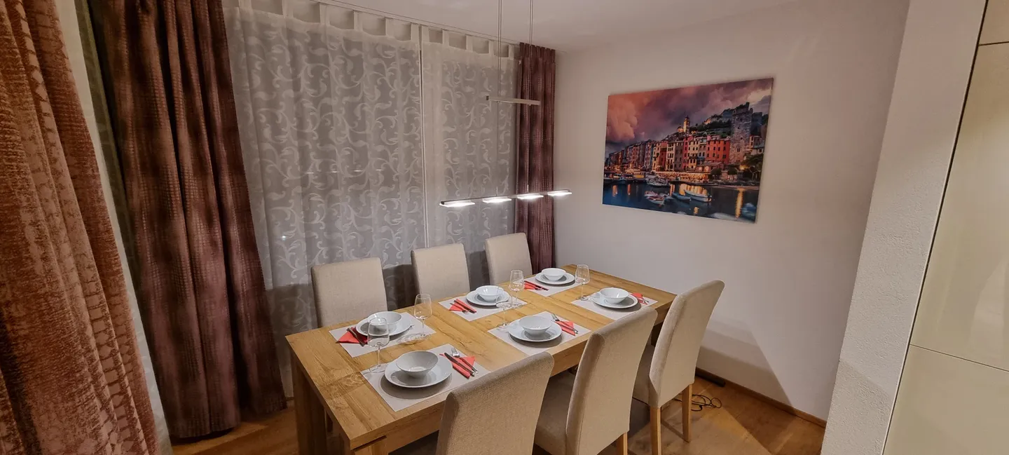 Modernes Möbliertes Appartement mit Balkon - Foto 8 von 10