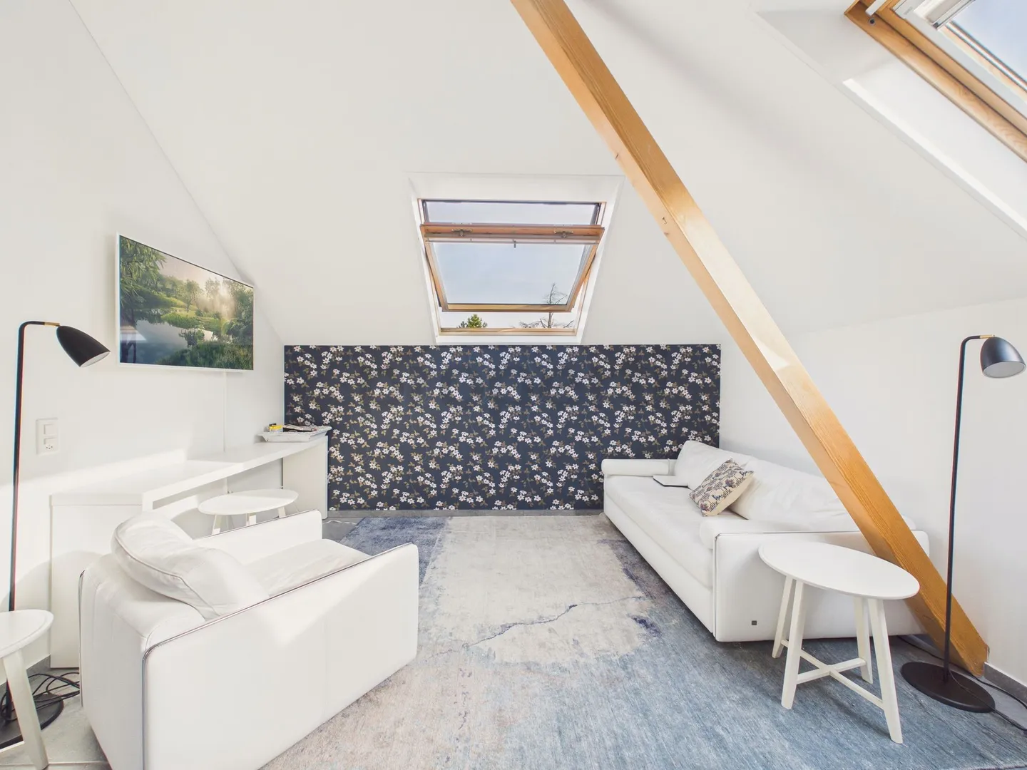Living above the rooftops of Zurich Exclusive 2.5-room attic apartment with terrace - Photo 8 of 13