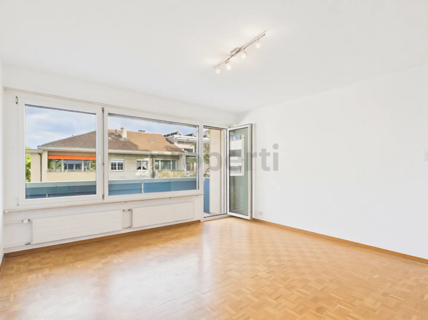 Modern 2-room apartment with balcony, Basel - Photo 1 of 13