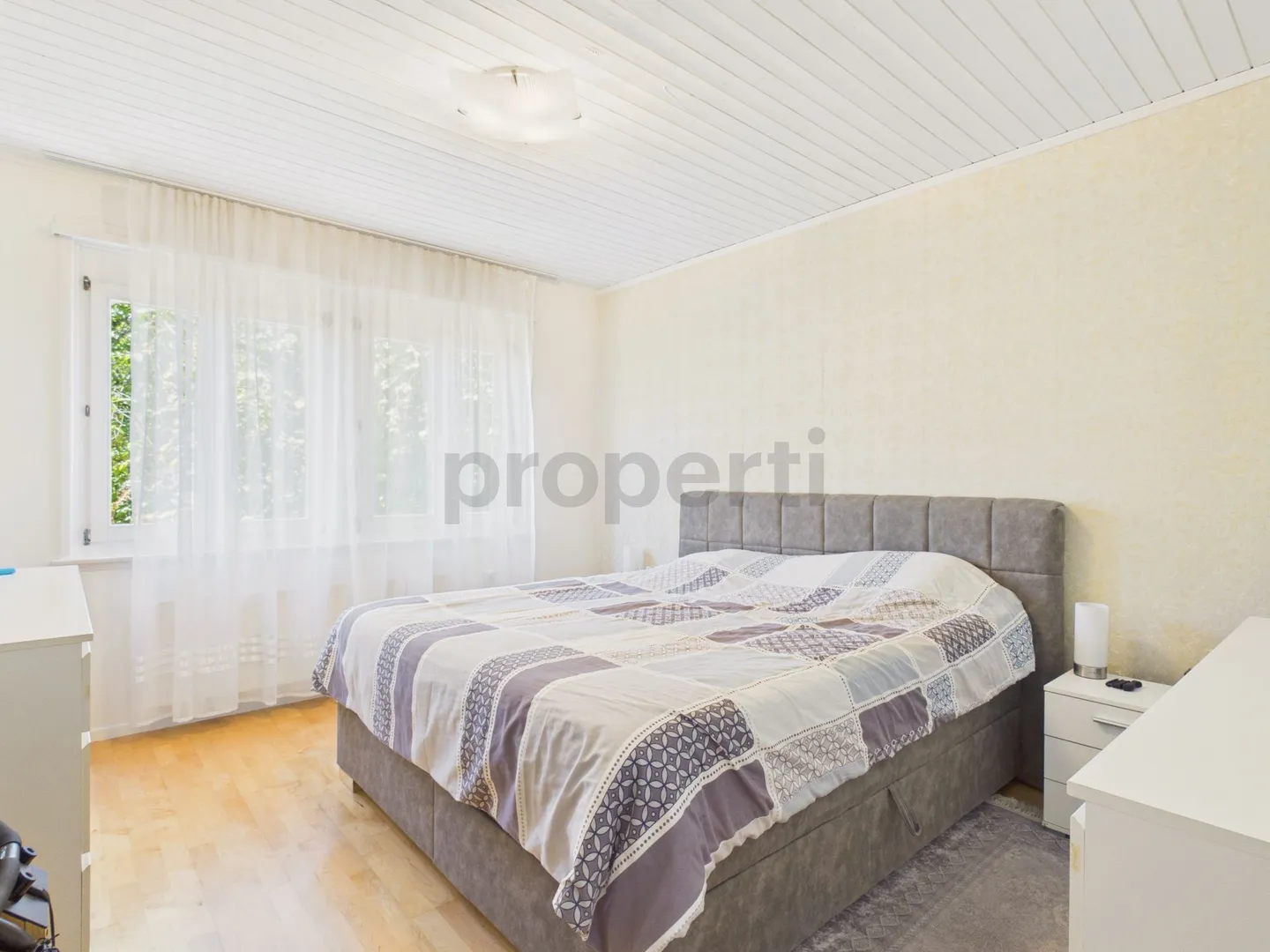 Large plot, modern kitchen and private garage near the train station - Photo 5 of 13