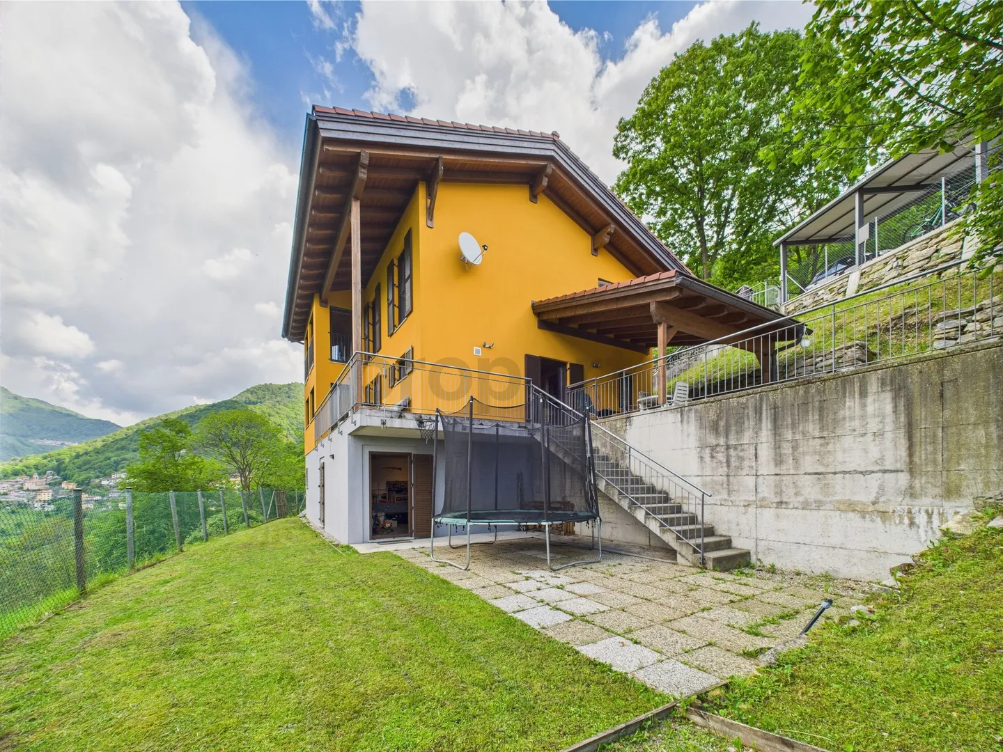 Unique single-family home in Cabbio with 5.5 rooms - Photo 1 of 13