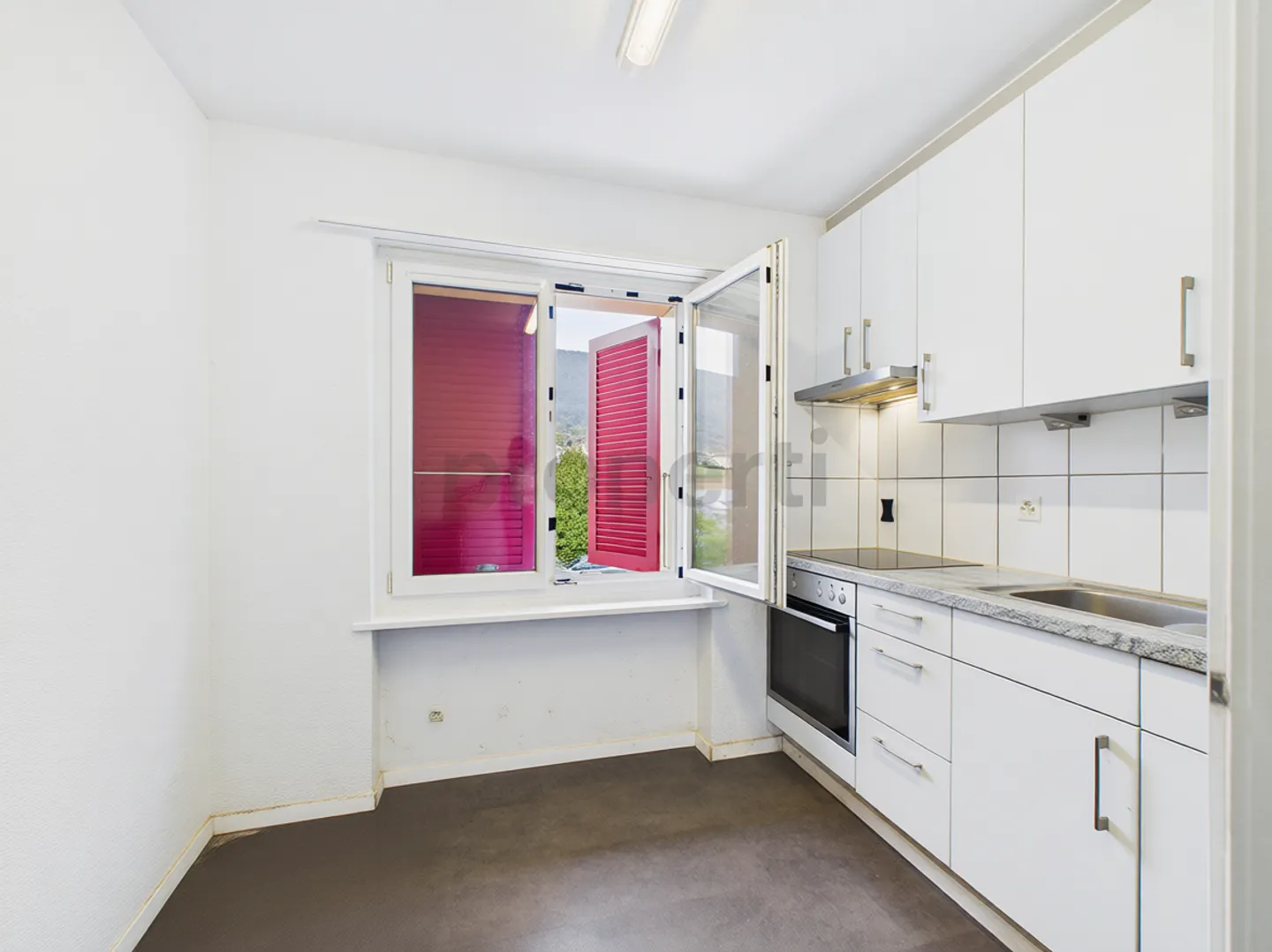 Ristrutturazione 2022, Balcone soleggiato e disposizione degli spazi efficiente! - Foto 2 di 10