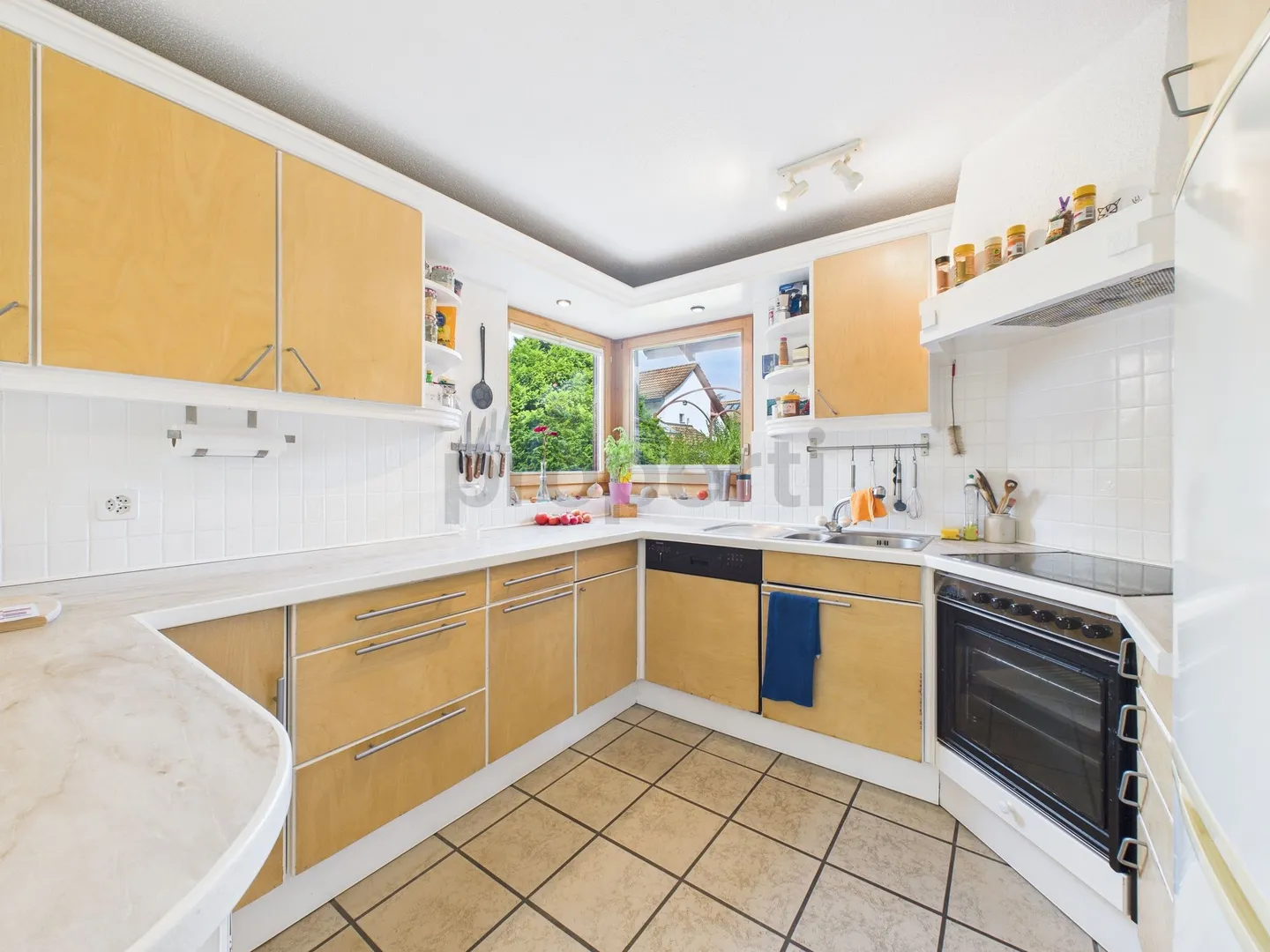 Charmantes 5.5-Zimmer-Reihenhaus in ruhiger Lage von Rafz  ideal für Familien - Foto 6 von 11