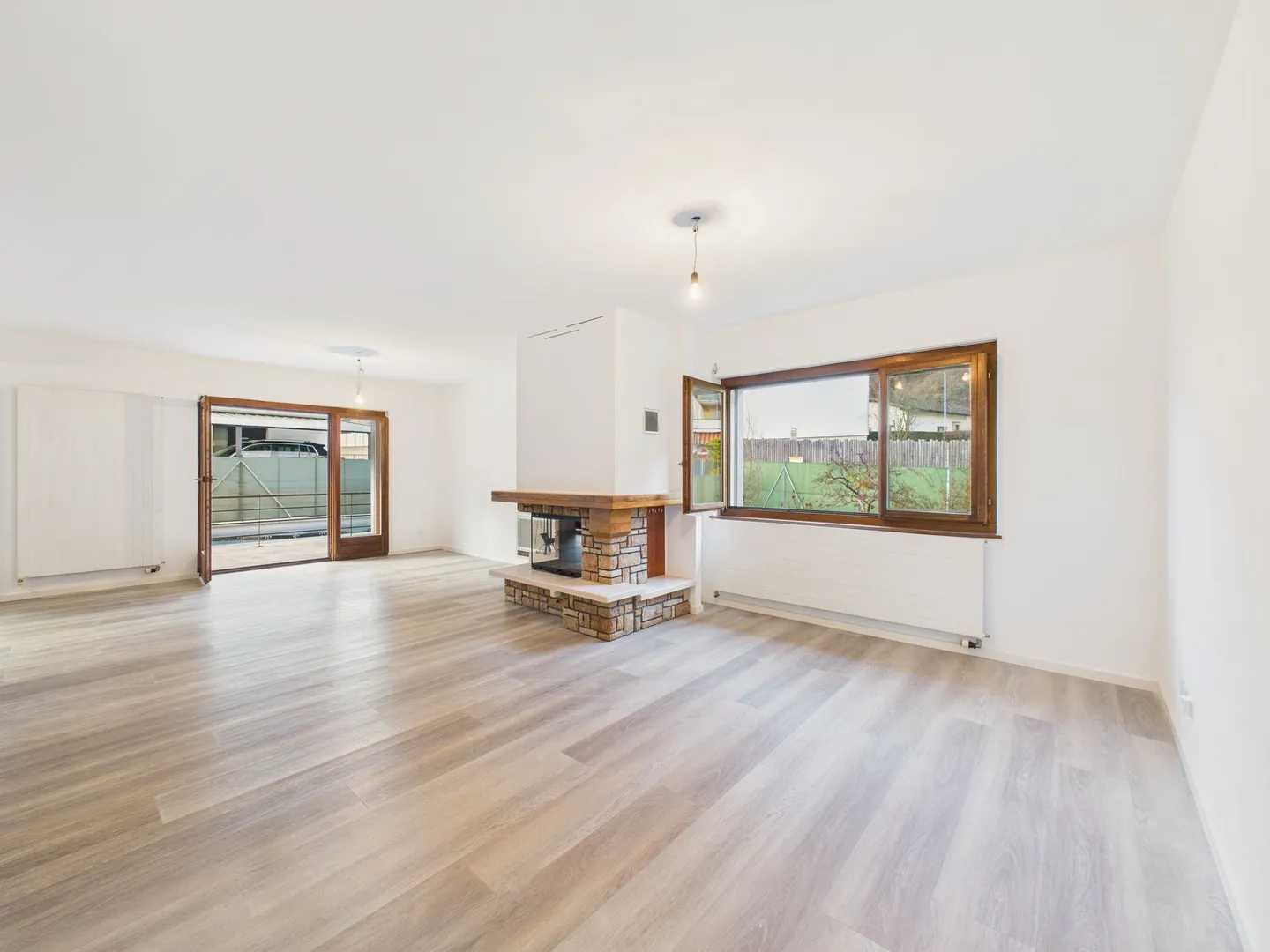 Exclusive semi-detached villa with large garden and private pool in Bellinzona, TI - Photo 4 of 13