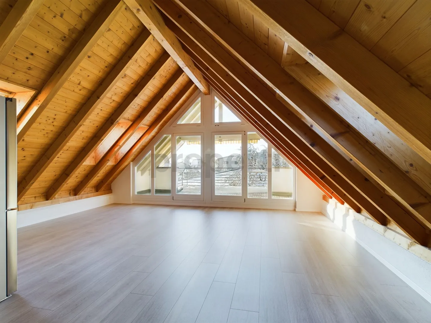 Bright 3.5-room attic apartment with balcony in Buchs ZH - Photo 4 of 10