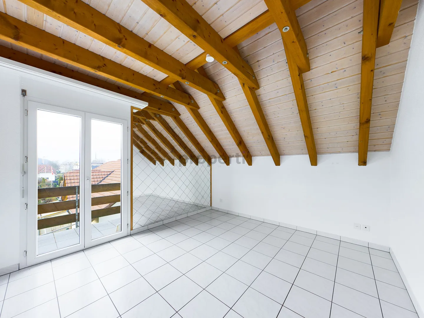 Gioiello residenziale in una posizione tranquilla - Ampio appartamento con galleria e due box auto nel garage - Foto 5 di 7