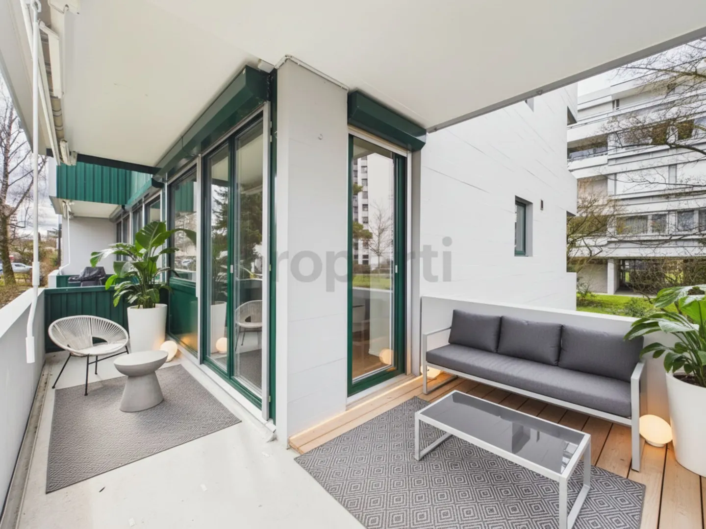 Appartamento 4.5 stanze modernizzato con 4 balconi a Reinach - Foto 5 di 10