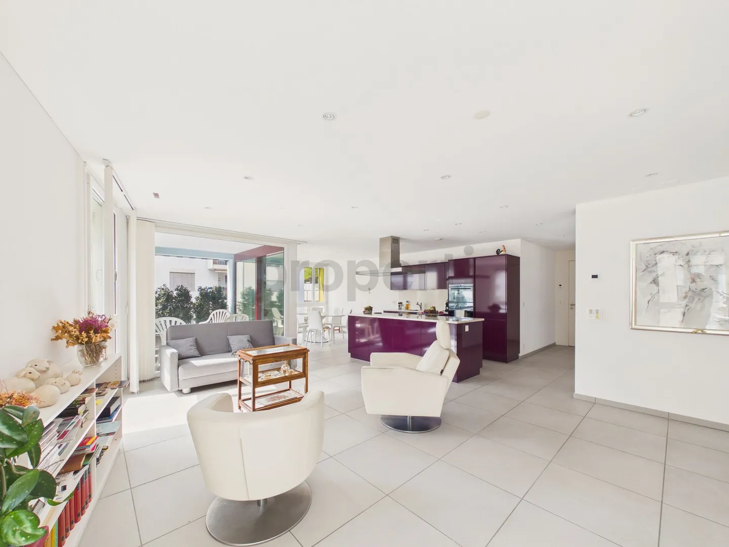 Moderno appartamento di 4 stanze con loggia nel centro di Wädenswil - Foto 1 di 13