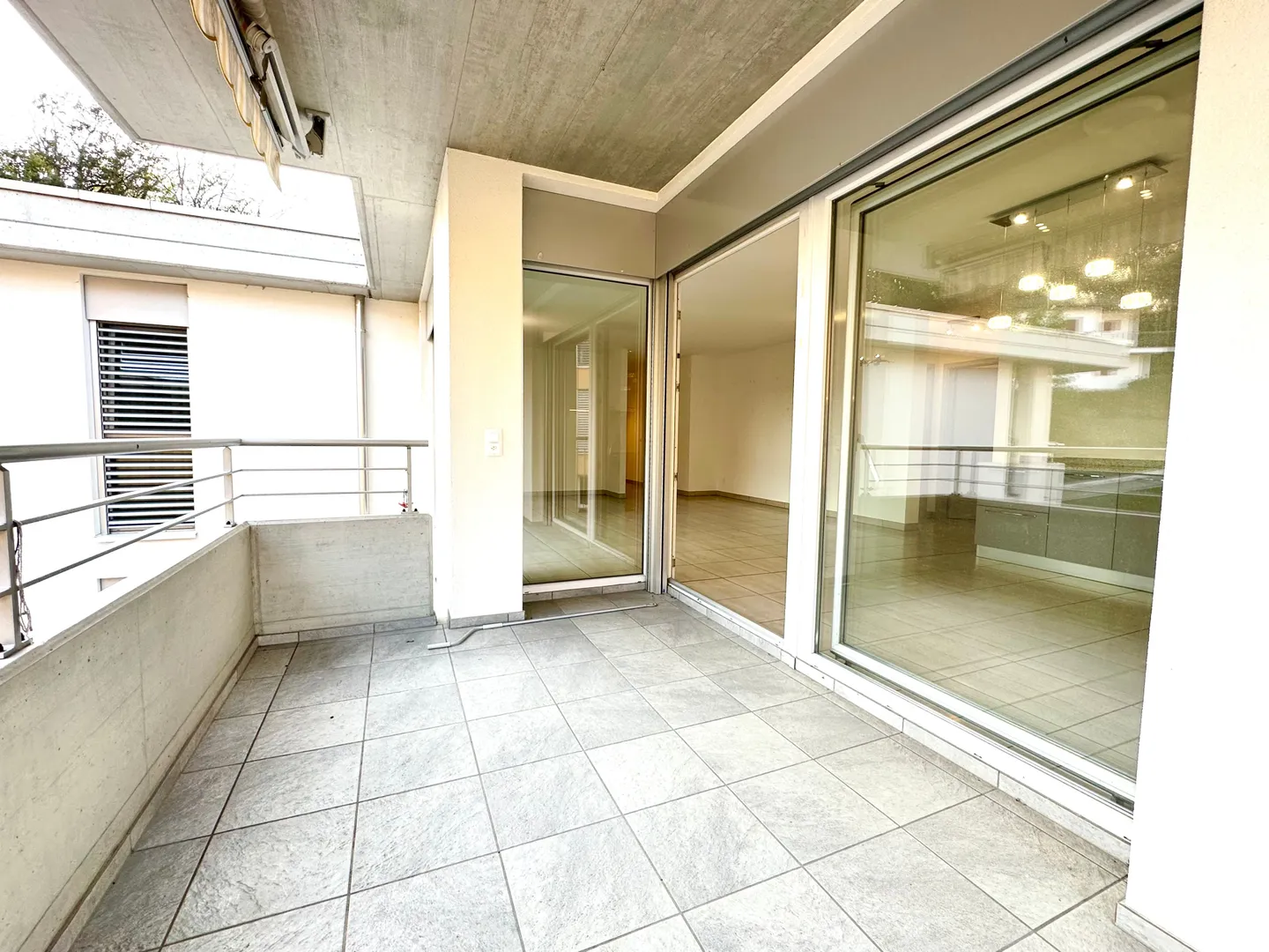 Elegant 4.5-room apartment with modern amenities in Castel San Pietro - Photo 4 of 11