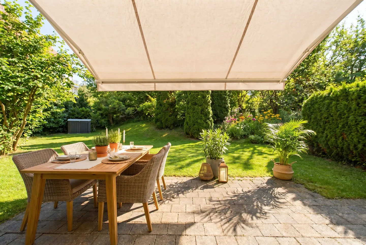 Charmant appartement de 3,5 pièces avec terrasse de jardin et jardin privé à Samstagern - Photo 2 sur 11