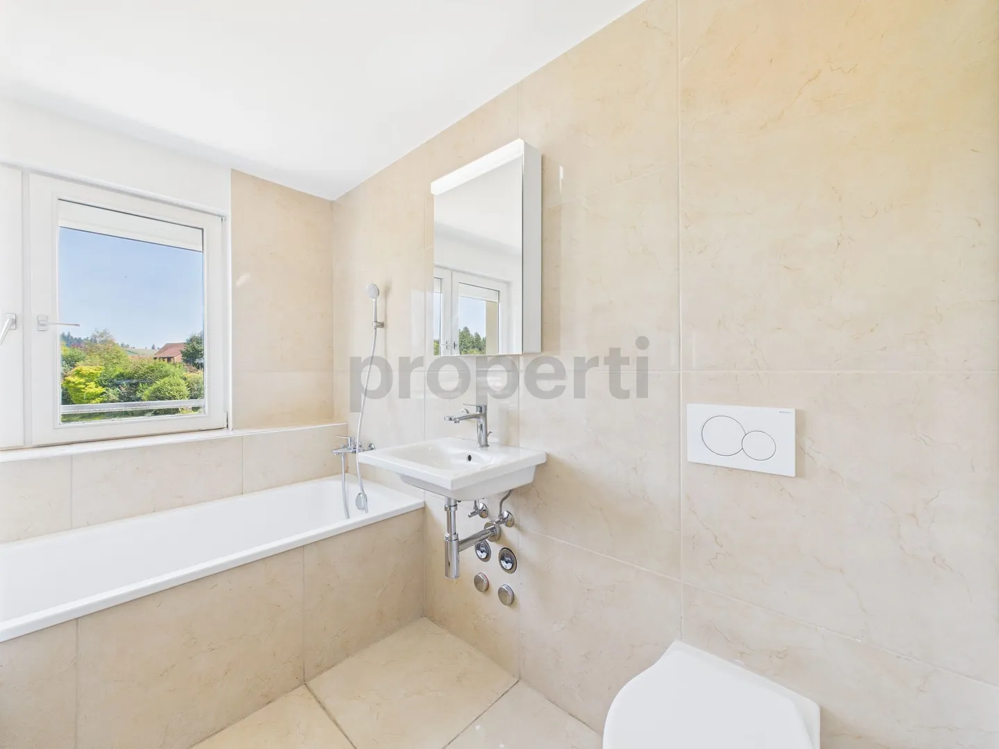 Spacious 2.5-room apartment with a stunning rooftop terrace in Affoltern im Emmental - Photo 7 of 10