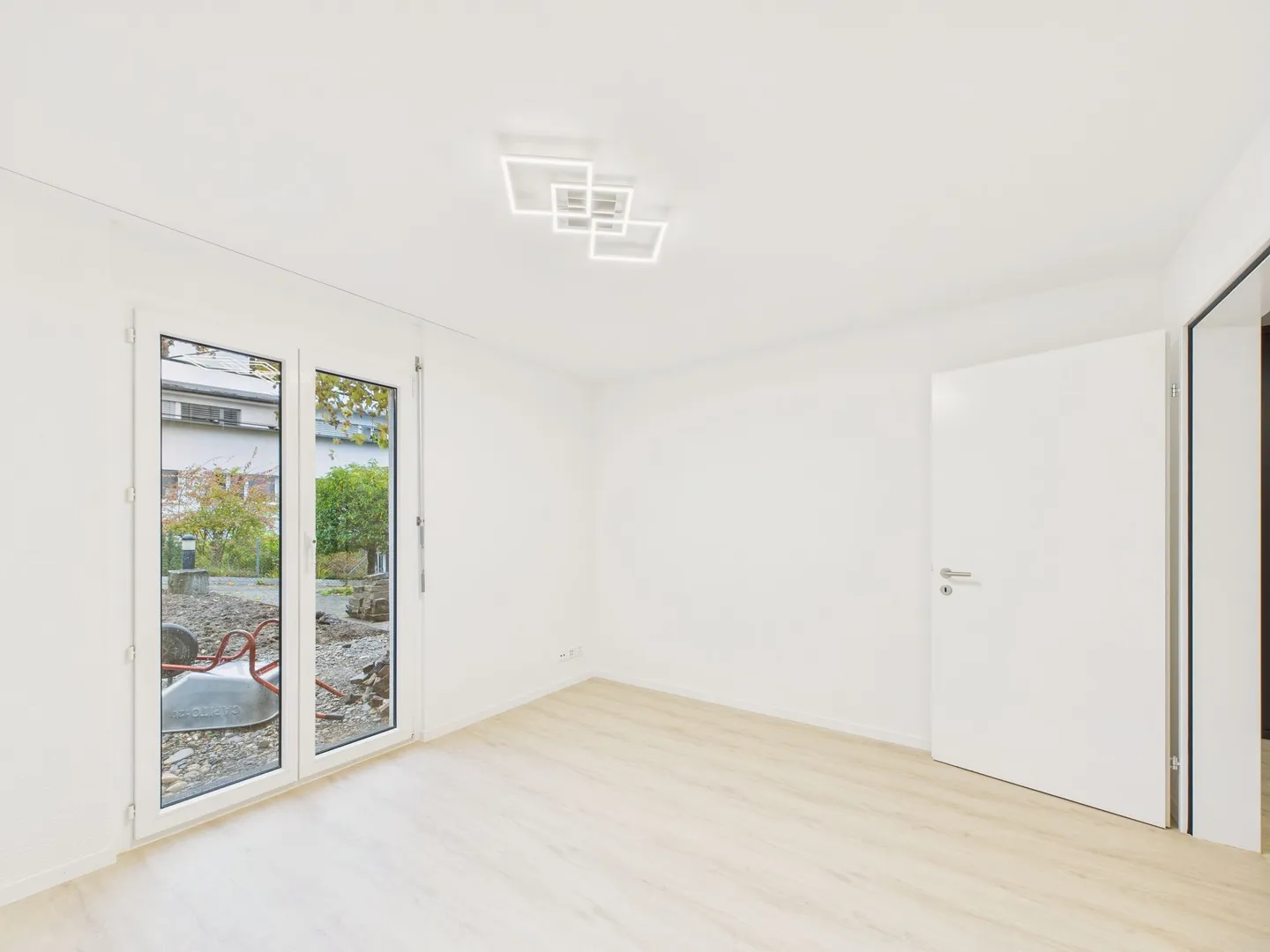 Modern 6.5-room terraced single-family house with lake view in Horgen - First occupancy after renovation - Photo 8 of 13