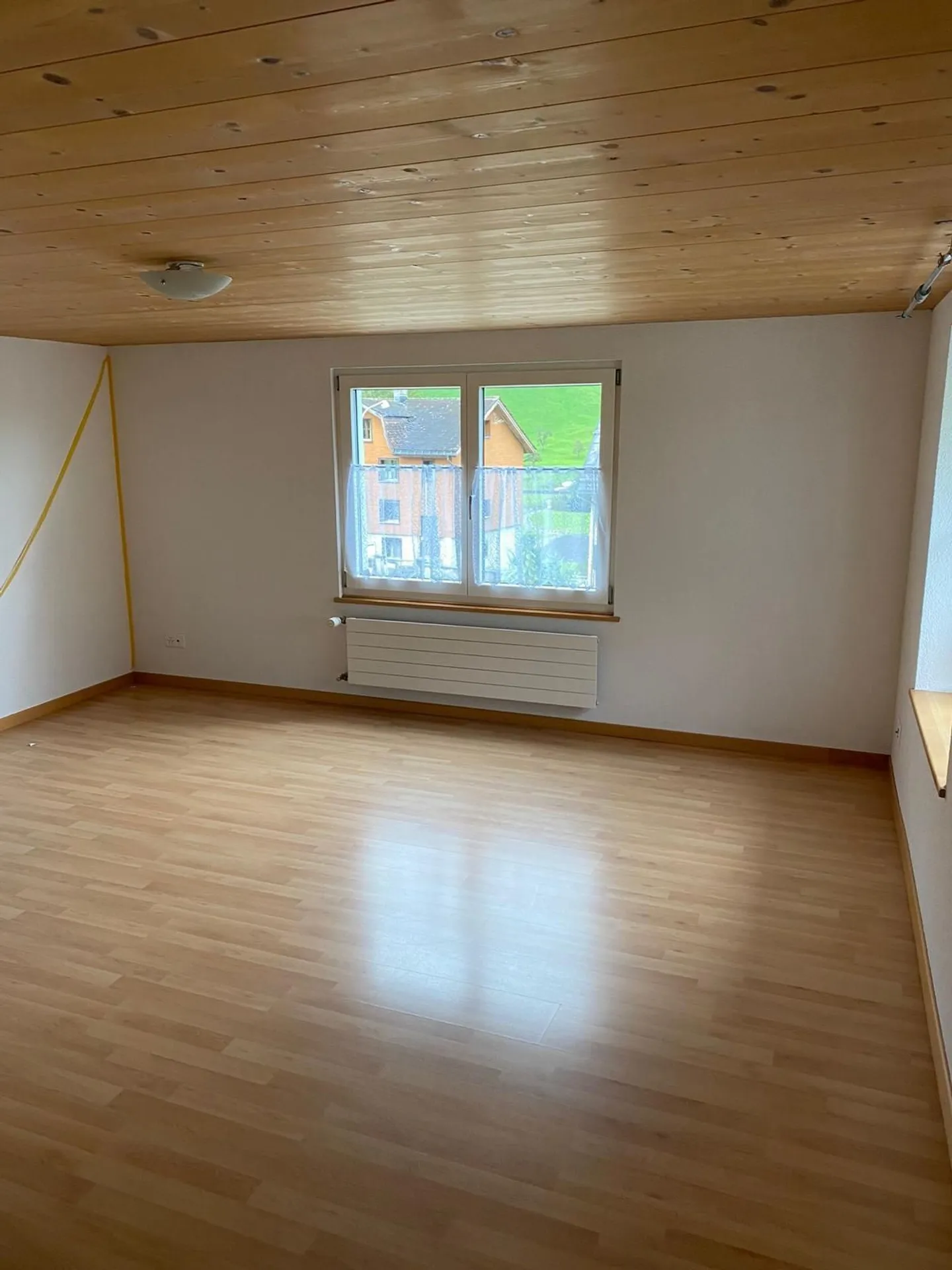 Accogliente casa unifamiliare con 6 camere in una posizione tranquilla a Glarus - Foto 9 di 13