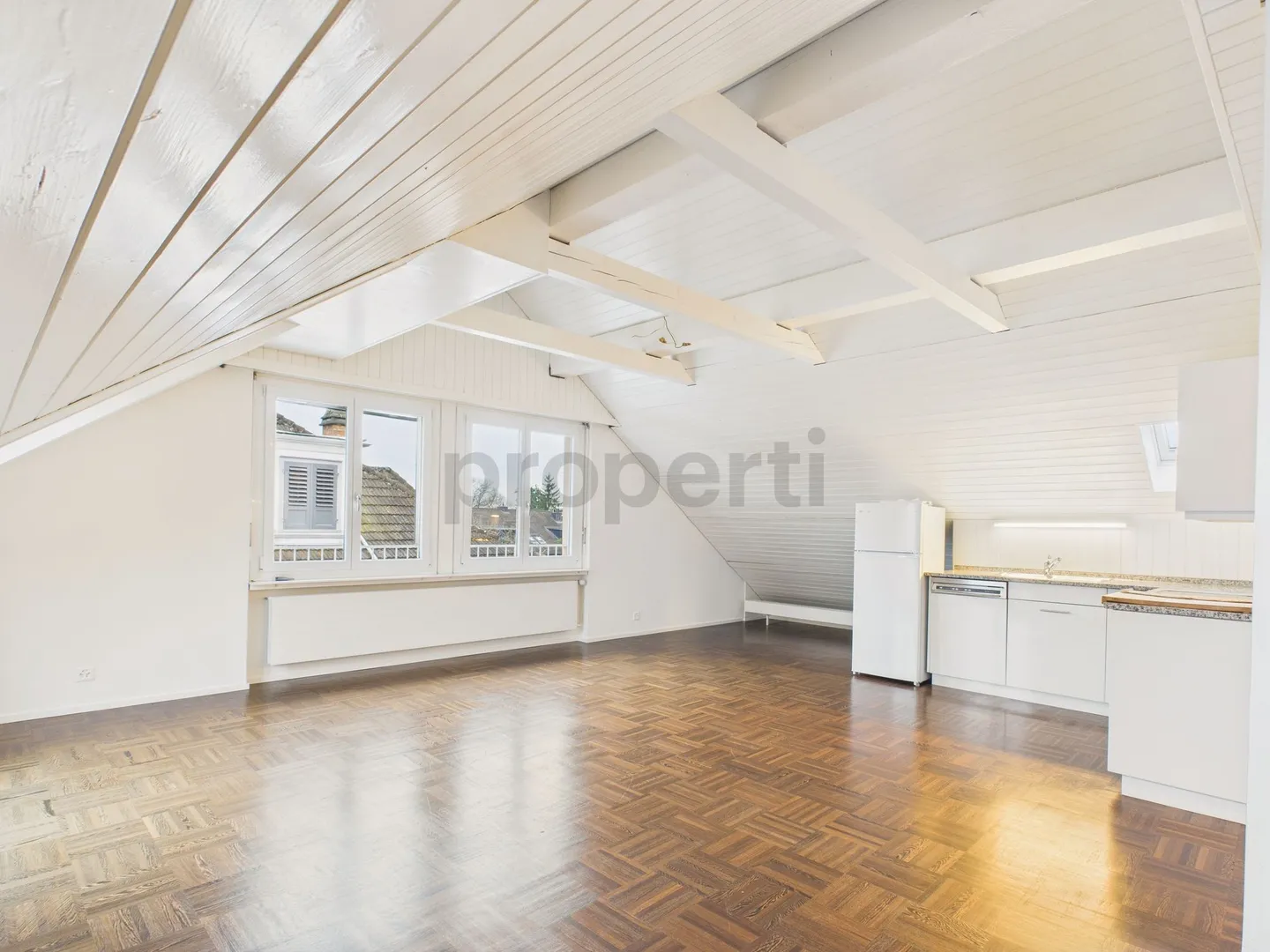 Charming 3.5-room apartment with balcony in Lucerne - Photo 4 of 12