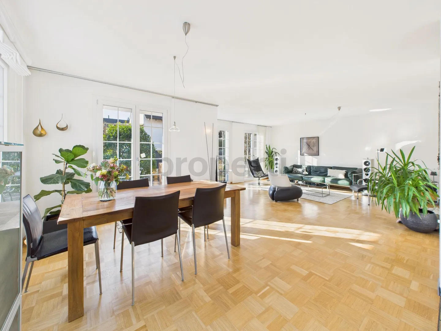 Paradis familial avec jardin ensoleillé dans un emplacement calme de Bottmingen - Photo 1 sur 13