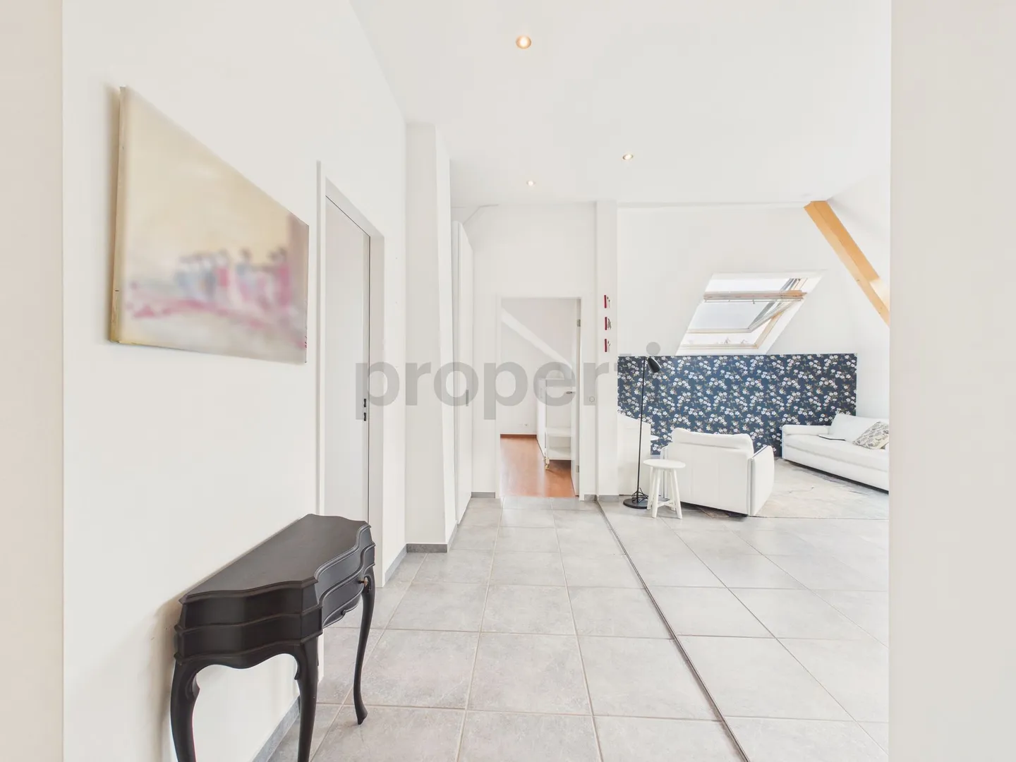 Living above the rooftops of Zurich Exclusive 2.5-room attic apartment with terrace - Photo 12 of 13