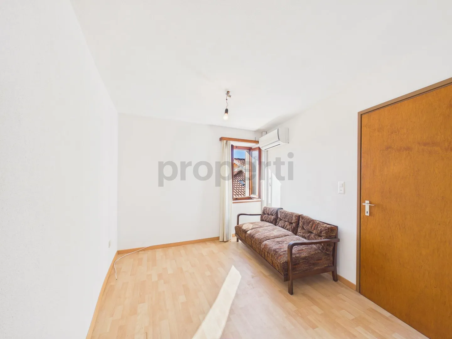 Geräumiges 7,5-Zimmer-Reihenhaus mit großem Keller, Alto Malcantone-Mugena - Foto 2 von 13