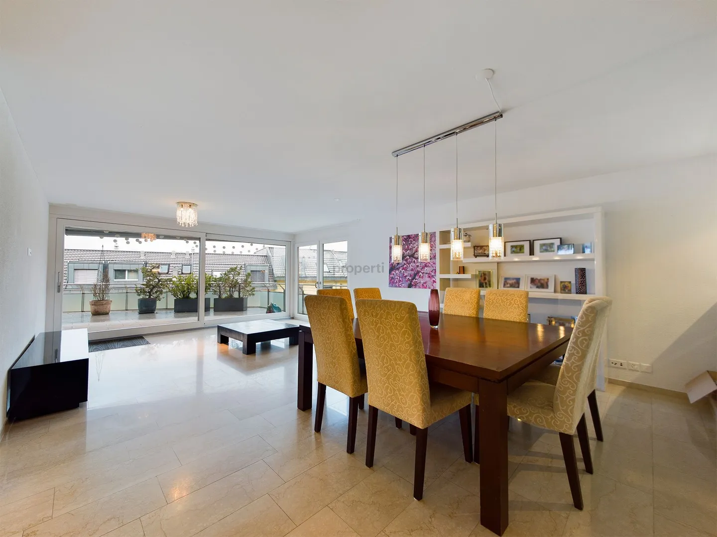 Bright 3.5-room terrace apartment with lake view over the rooftops of Pfäffikon SZ - Photo 2 of 7