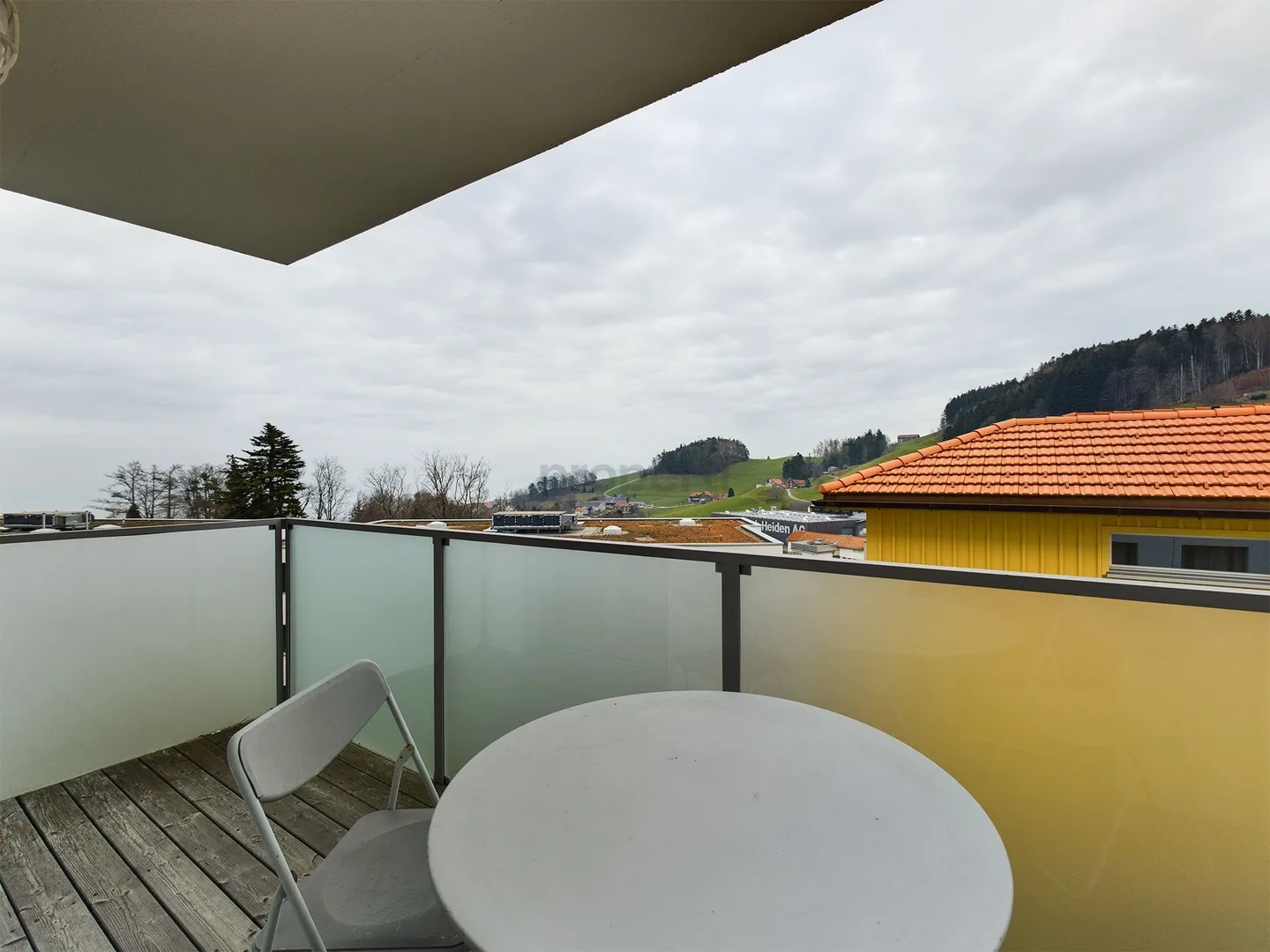 Helle und großzügige Wohnung mit Balkon im Zentrum von Heiden  auch ideal als Büro geeignet - Foto 4 von 13
