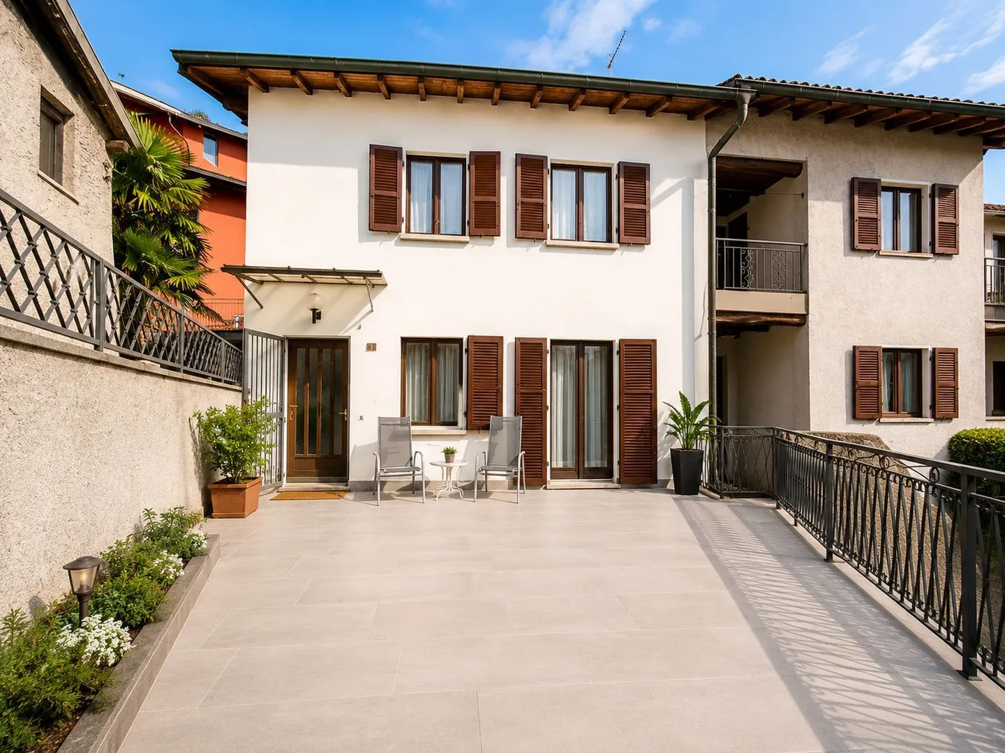Elegant detached house with 4.5 rooms and garage, in the center of Gravesano - Photo 1 of 13