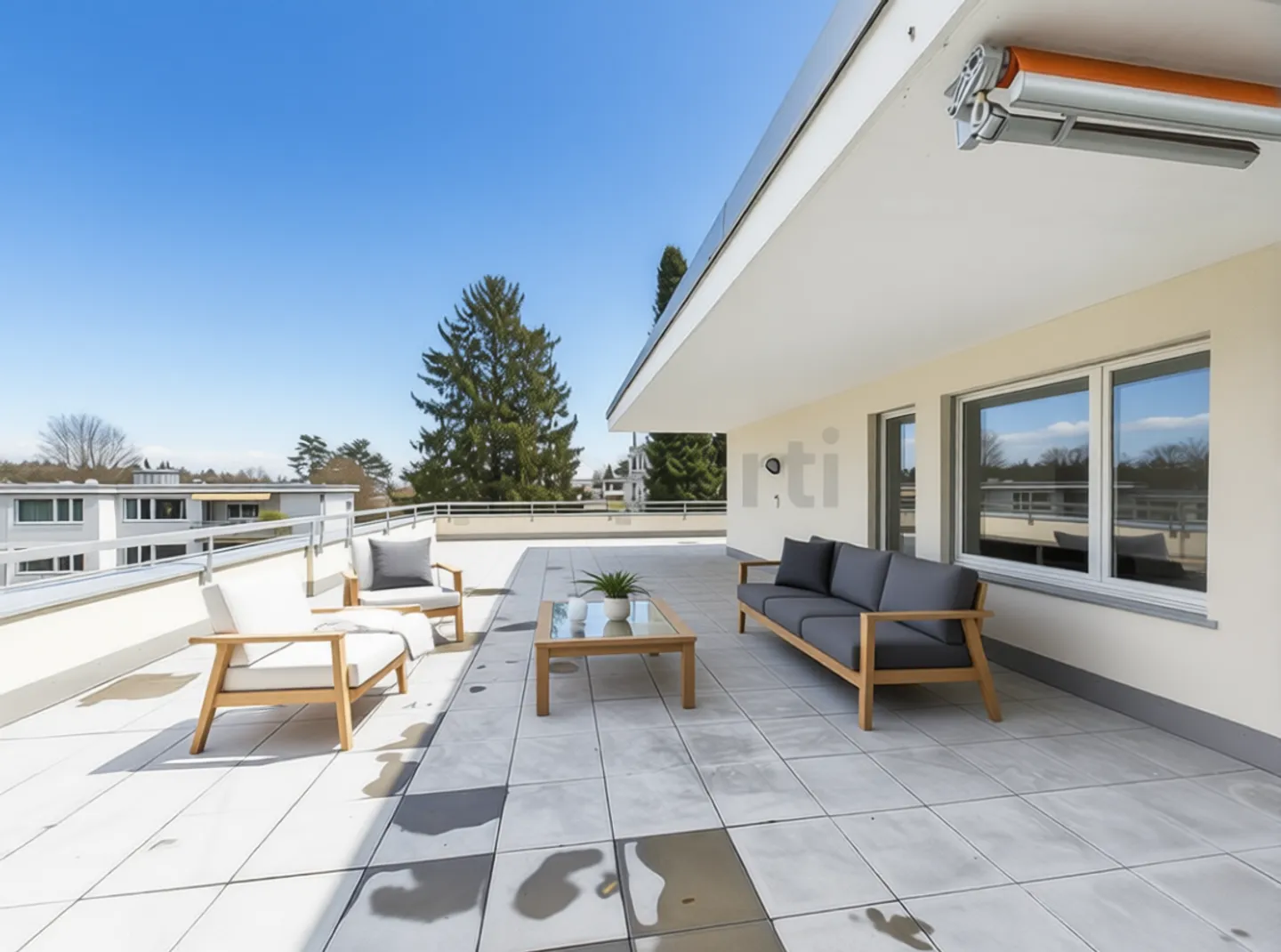 Appartamento attico di 4,5 stanze appena ristrutturato con terrazza da sogno e vista panoramica sul verde - Foto 2 di 13