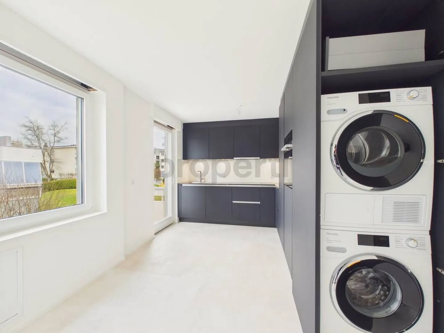 Appartamento attico di 4,5 stanze appena ristrutturato con terrazza da sogno e vista panoramica sul verde - Foto 6 di 13