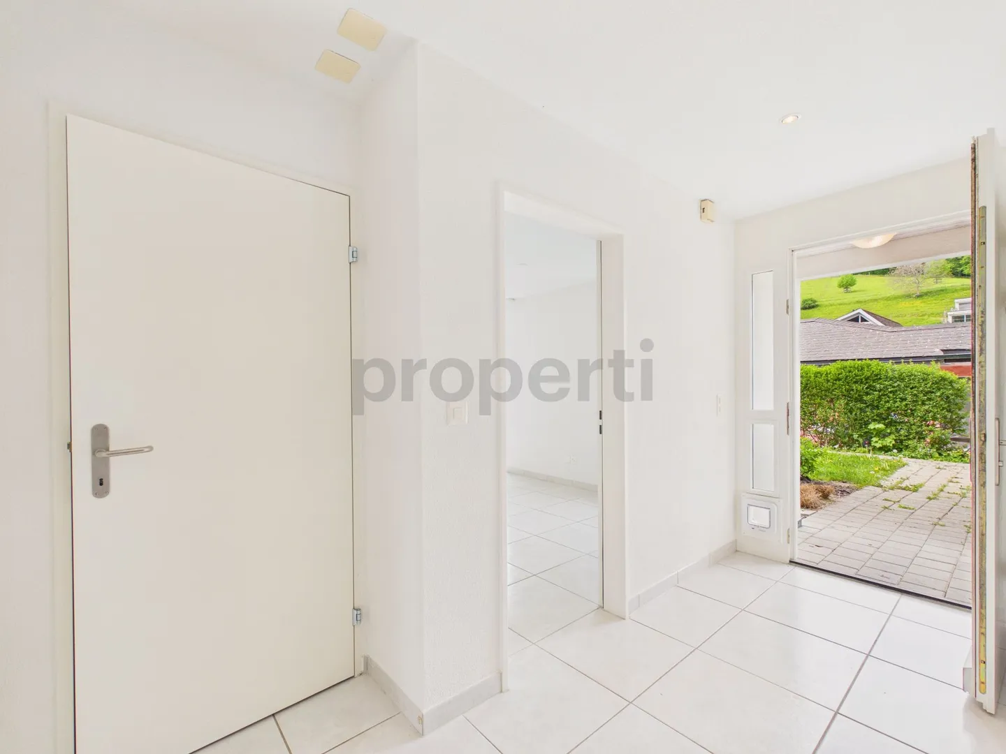 Private 3.5-Room Garden Apartment in the Idyllic Killwangen - Photo 8 of 12