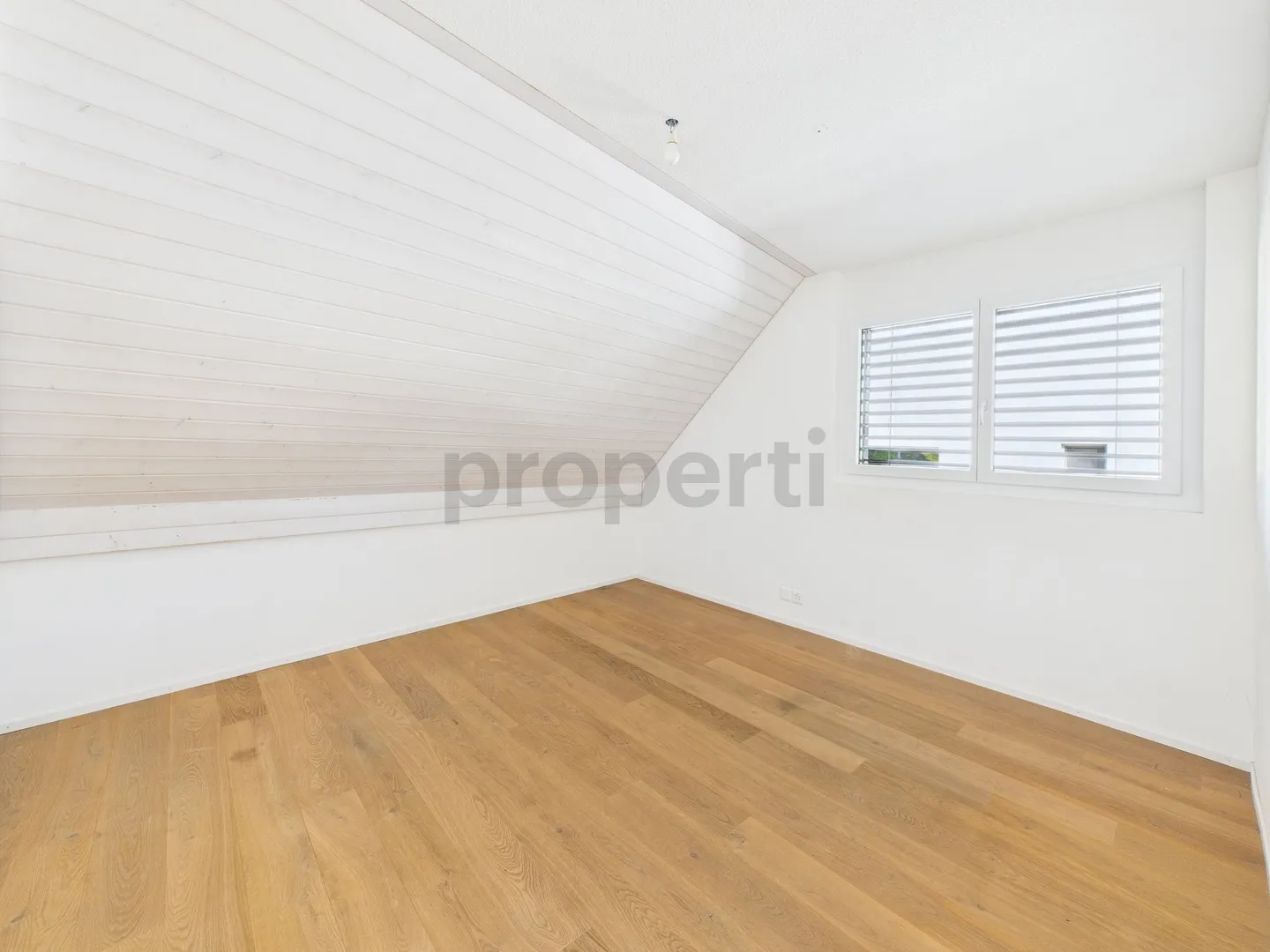 Family-friendly single-family home with sunny garden and modern design in Urdorf - Photo 5 of 12