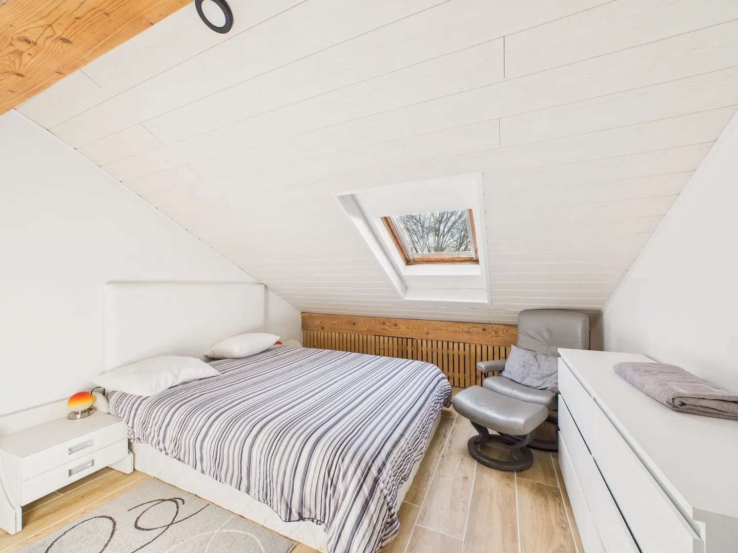 Appartement 3.5 pièces rénové avec charme à Crassier - Photo 8 sur 12