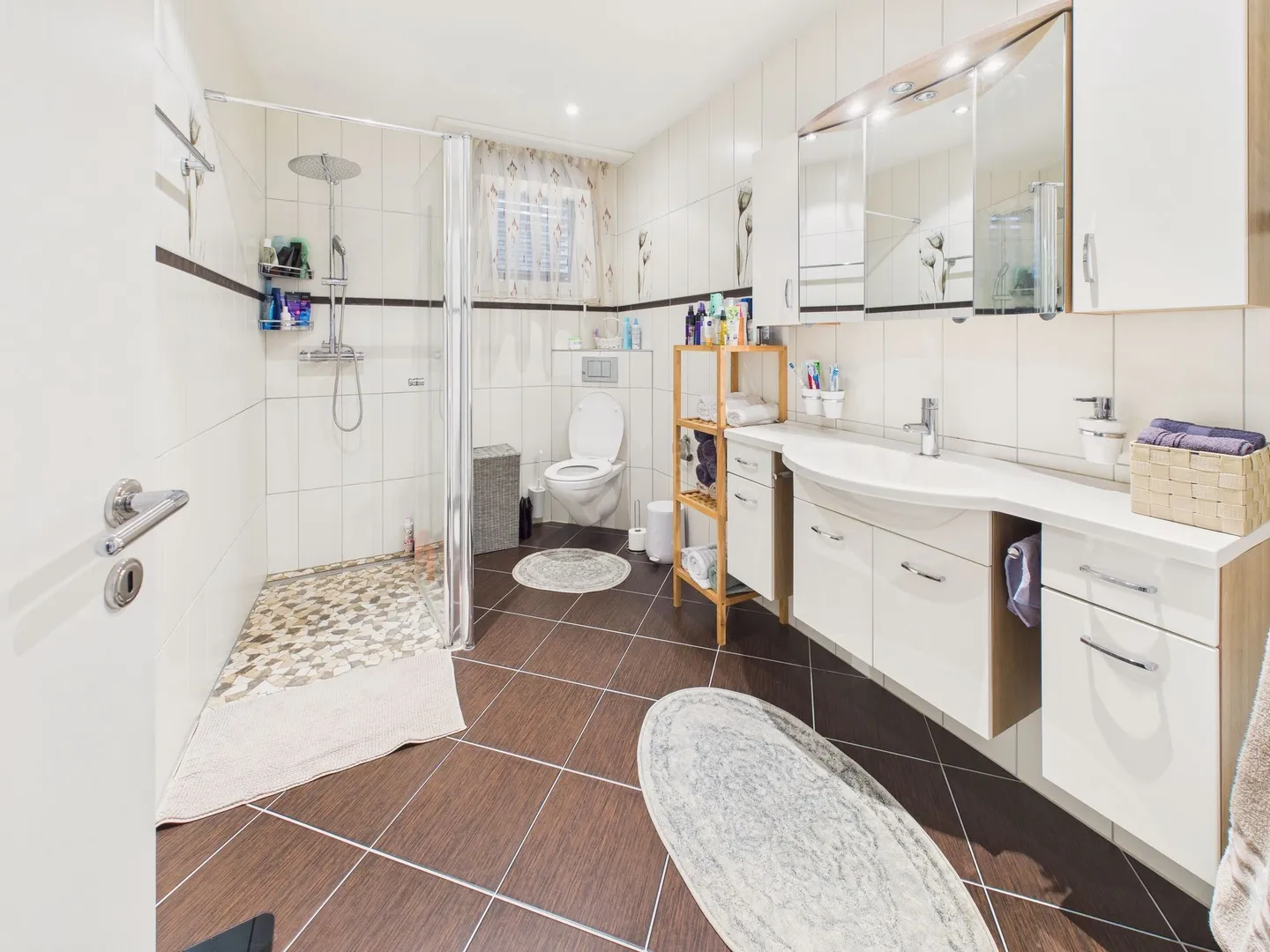 Moderne 6,5-Zimmer-Doppelhaushälfte in Uznach - Foto 11 von 13