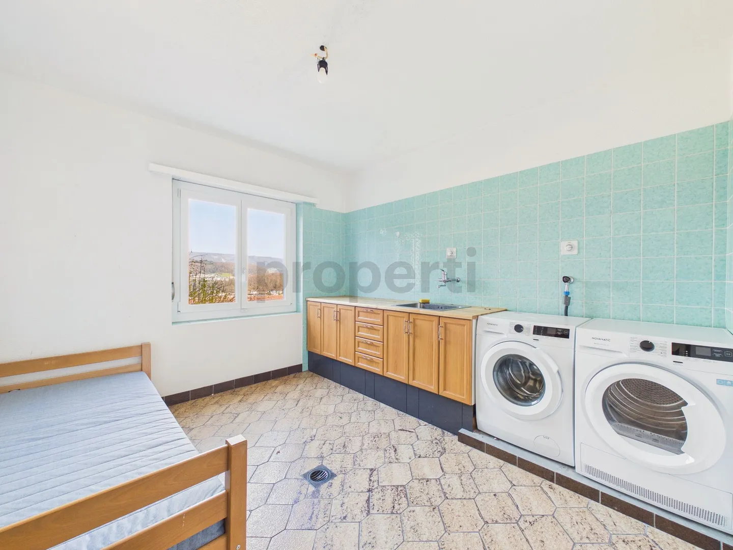 Spacious 8.5-room single-family house with balcony, Killwangen - Photo 11 of 13