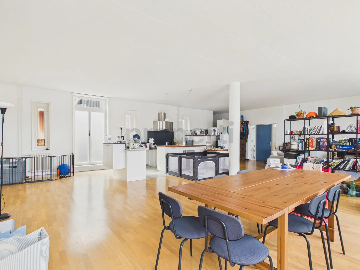 Architektonisch prämierte Liegenschaft, 165 m² Wohnfläche und privater 50 m² Innenhof - Photo 5 of 11