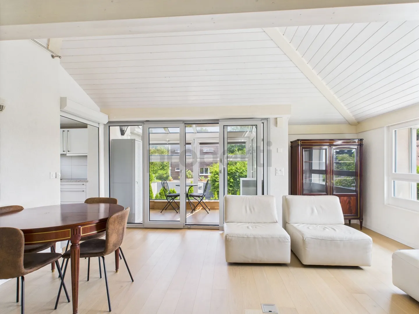 Appartamento arredato con terrazza a due passi dall'ONU - calma, comfort e servizi inclusi - Foto 2 di 12