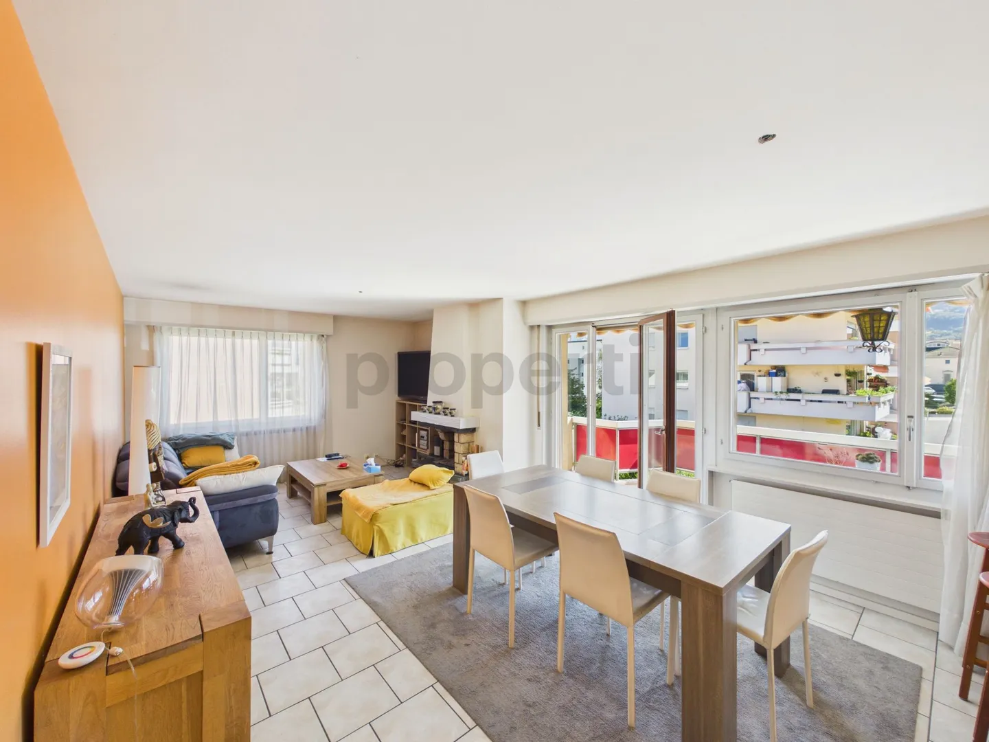 Private Balcony, Underfloor Heating, Elevator & Ideal Location near Train Station and Schools! - Photo 4 of 9