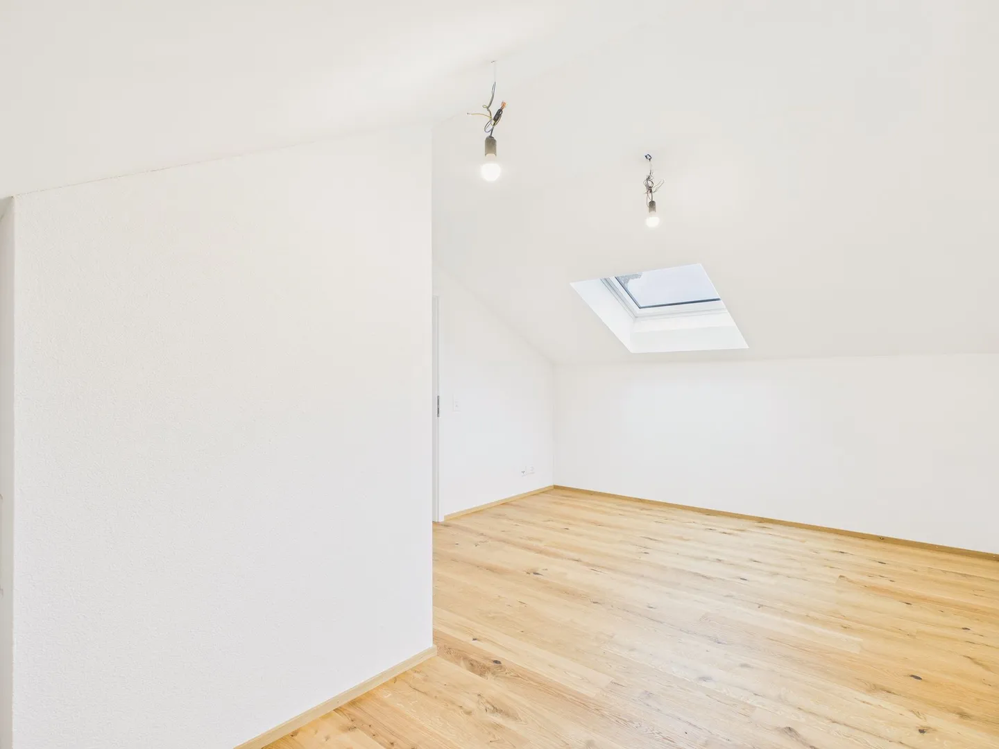 Moderne 2.5-Zimmer-Dachwohnung in Oberwil - Foto 7 von 13