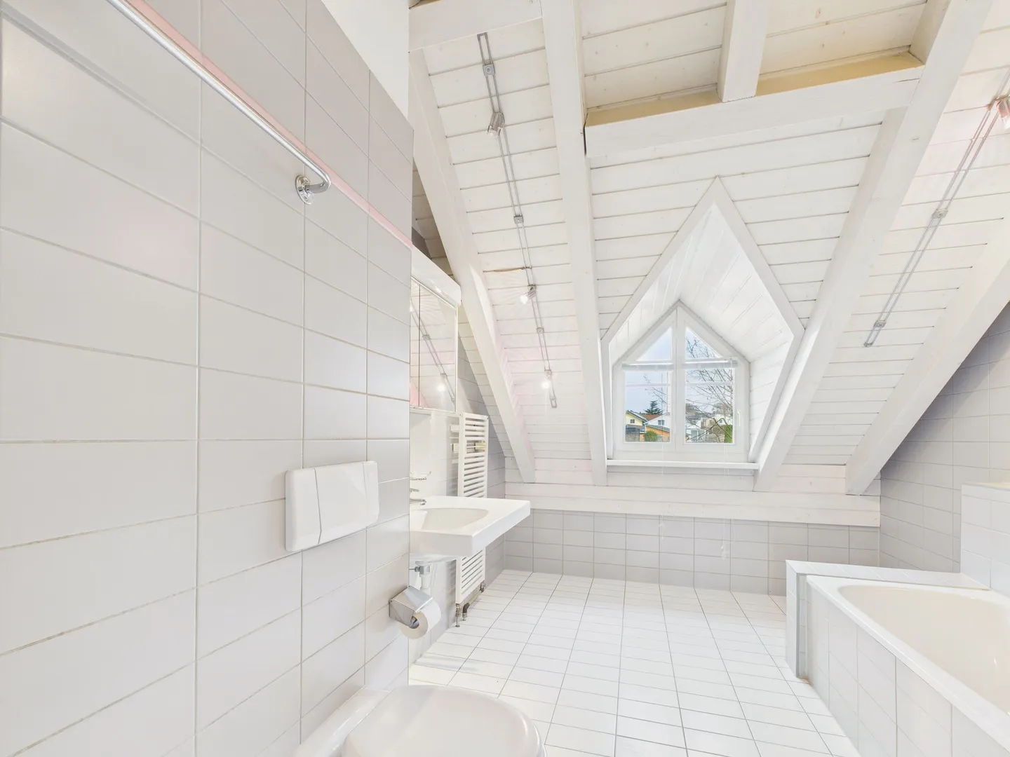 Modern 4.5-Zimmer-Dachwohnung mit Weitblick in Wigoltingen - Photo 11 of 12