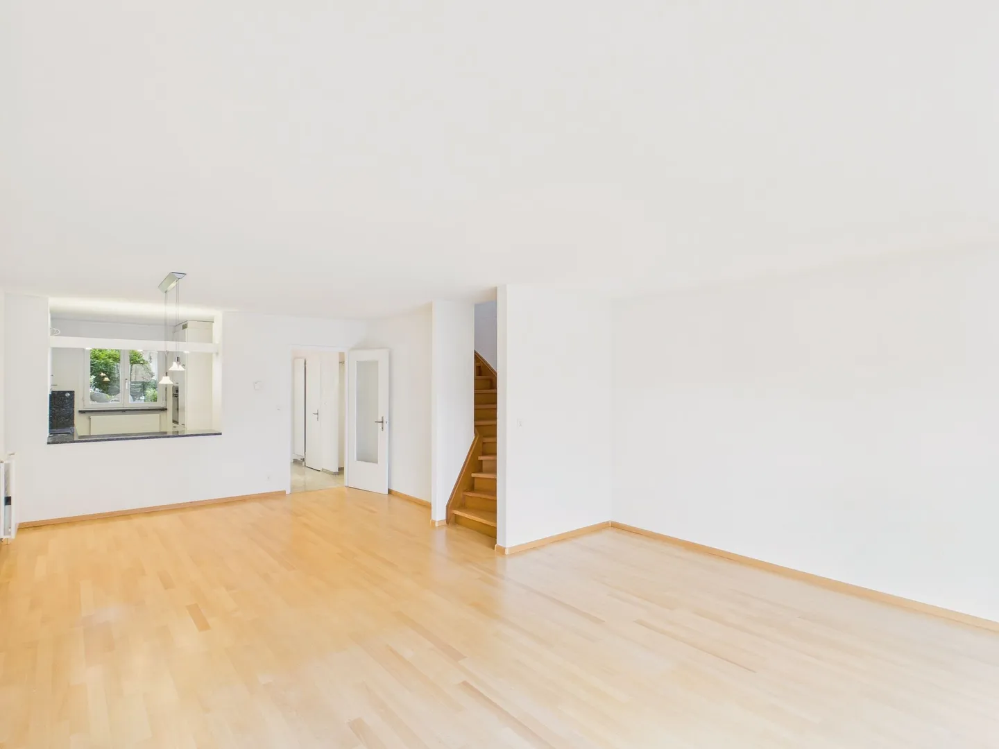 Charming and spacious corner townhouse in a sought-after location in Allschwil - Photo 2 of 12