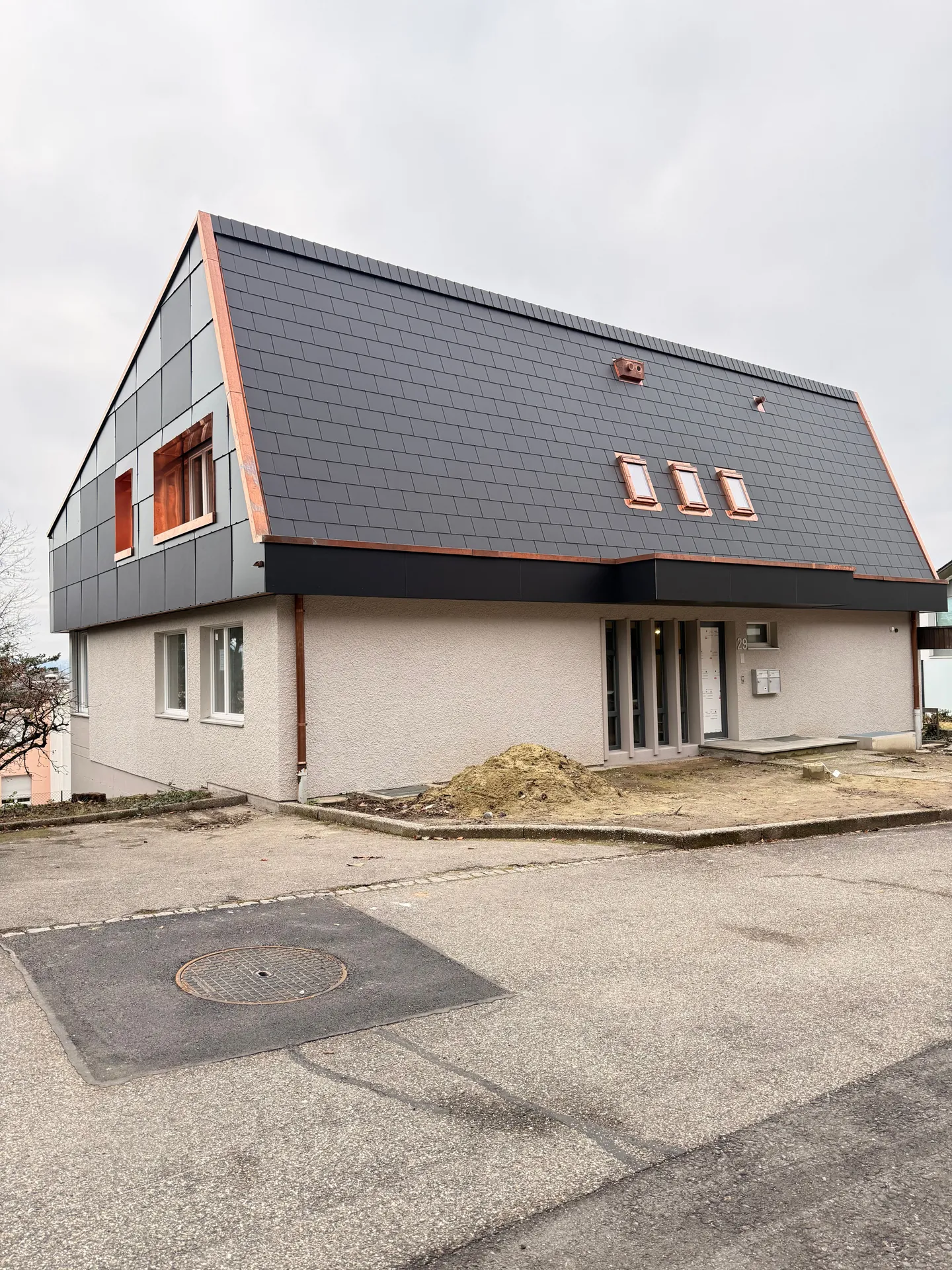 Moderne 2.5-Zimmer-Wohnung mit Pool - Foto 11 von 12