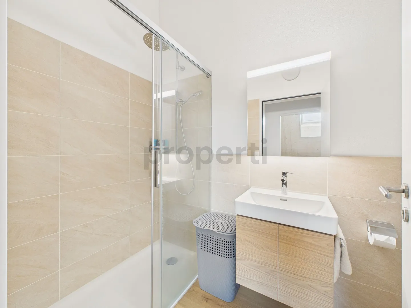 Appartement moderne de 5,5 pièces avec balcon - Photo 8 sur 10