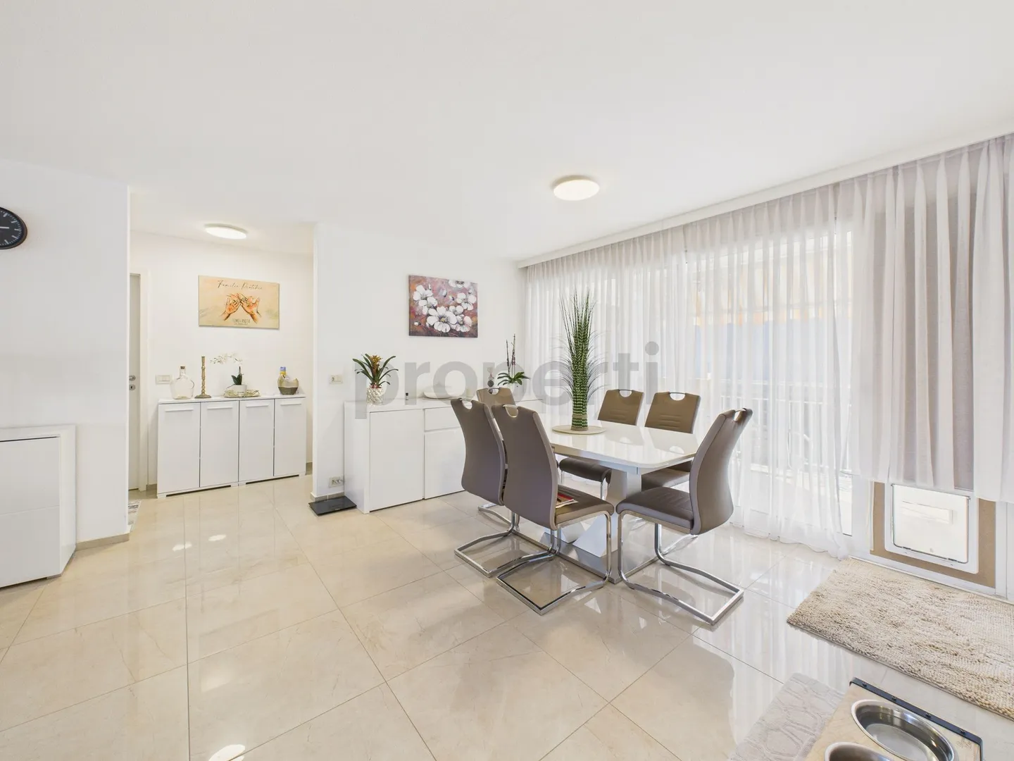 Gordola, 3 Torri condominium elegant 4.5 rooms - Photo 2 of 9