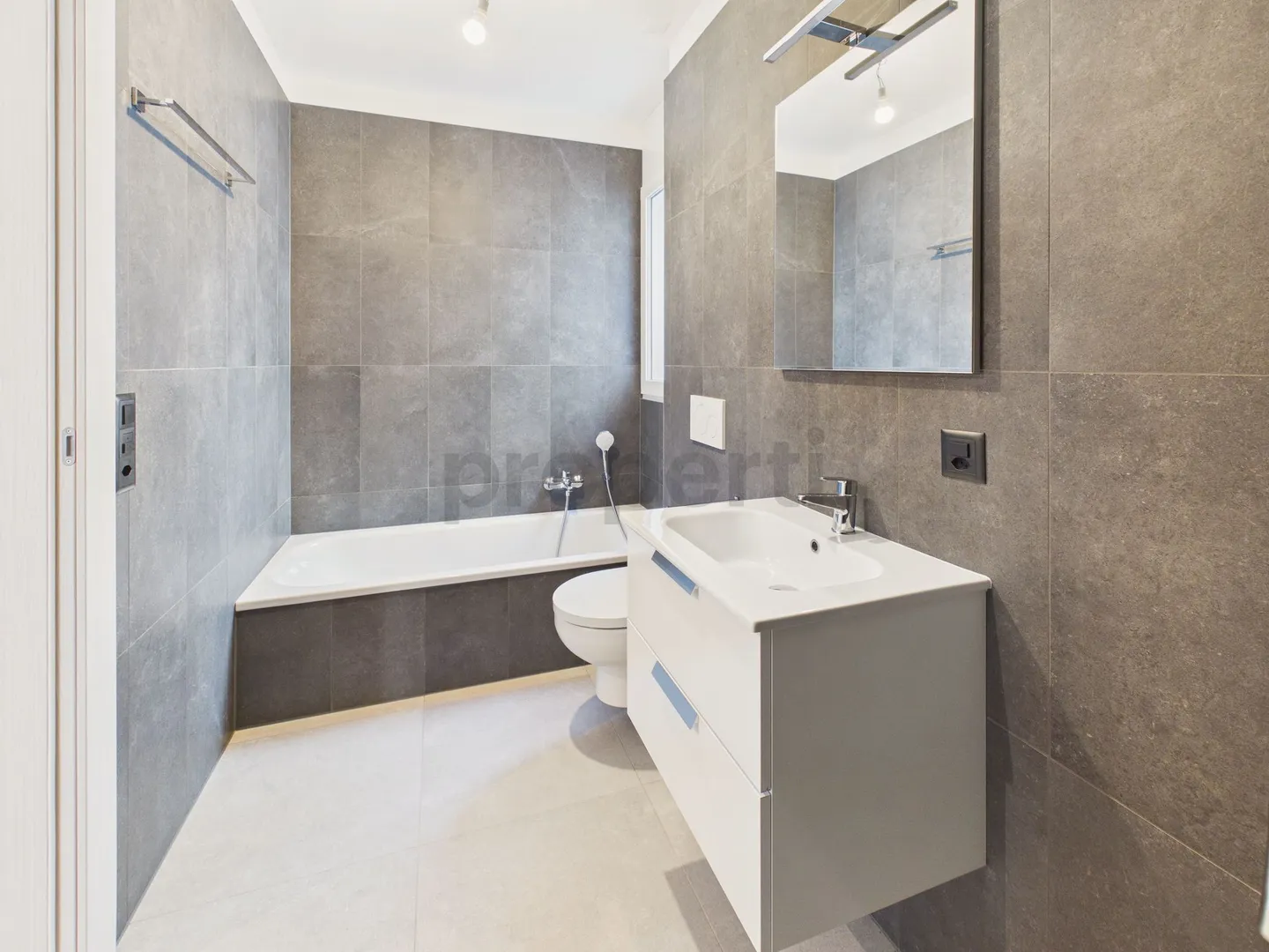 Moderno appartamento 3.5 locali con comodo parcheggio, Bellinzona - Photo 11 of 13