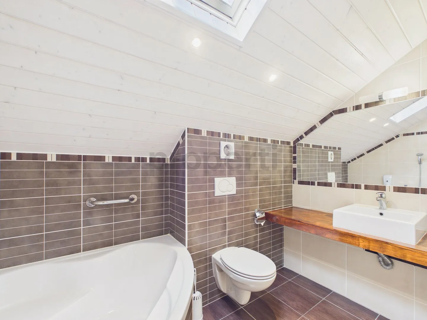 Appartamento Attico Ristrutturato a Confignon - Foto 10 di 13