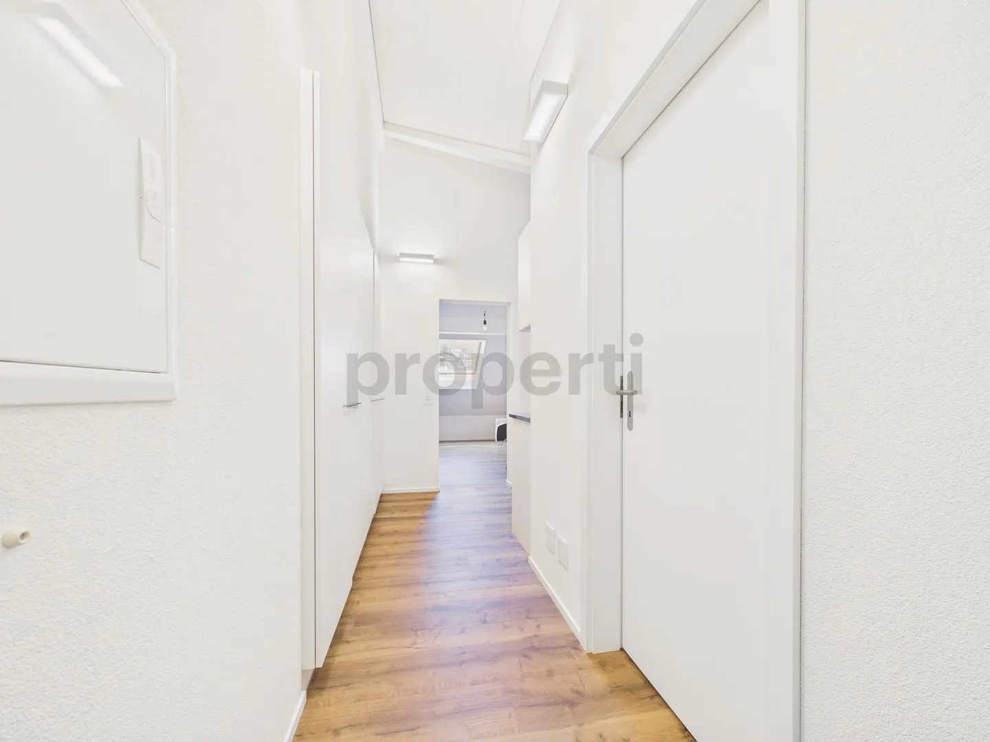 Appartement sous les combles de 2,5 pièces récemment rénové dans un emplacement central à Rudolfstetten-Friedlisberg - Photo 10 sur 11